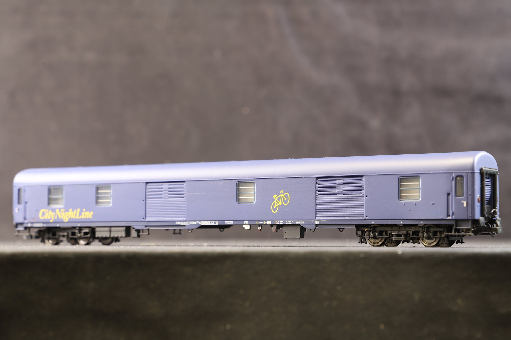 Roco/LS Models HO CityNightLine Sleeper Train