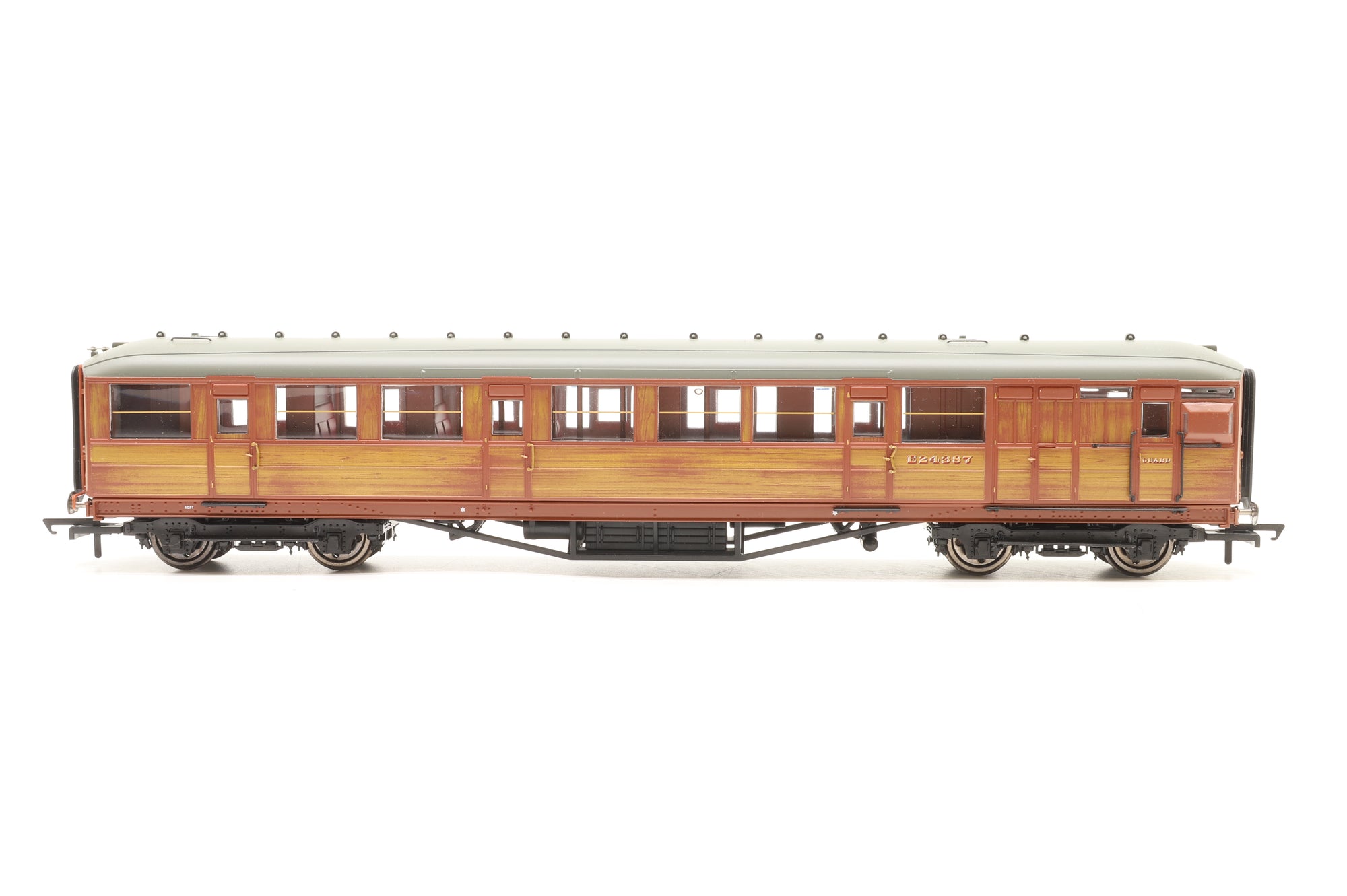 Hornby OO Rake of 7x Gresley 61' 6'' Teak Coaches