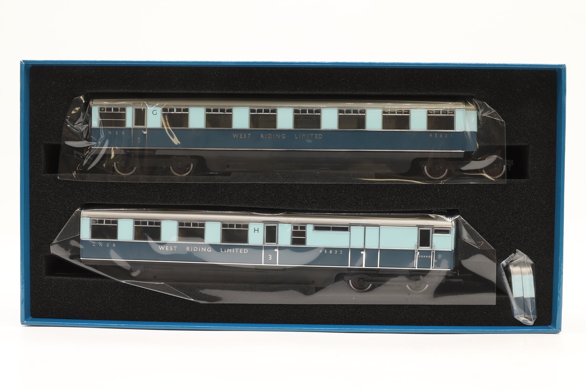 Hornby OO R40480 LNER West Riding Limited Coach Pack