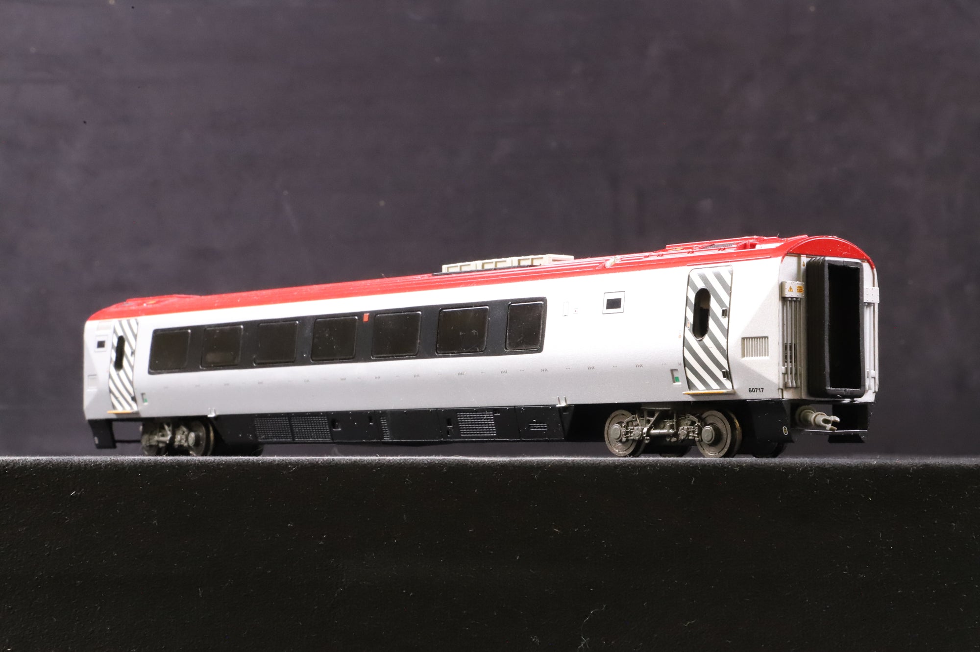 WORKSHOP Bachmann OO 30-600 Bachmann 220 Voyager 3 Car DMU in Virgin Trains Livery