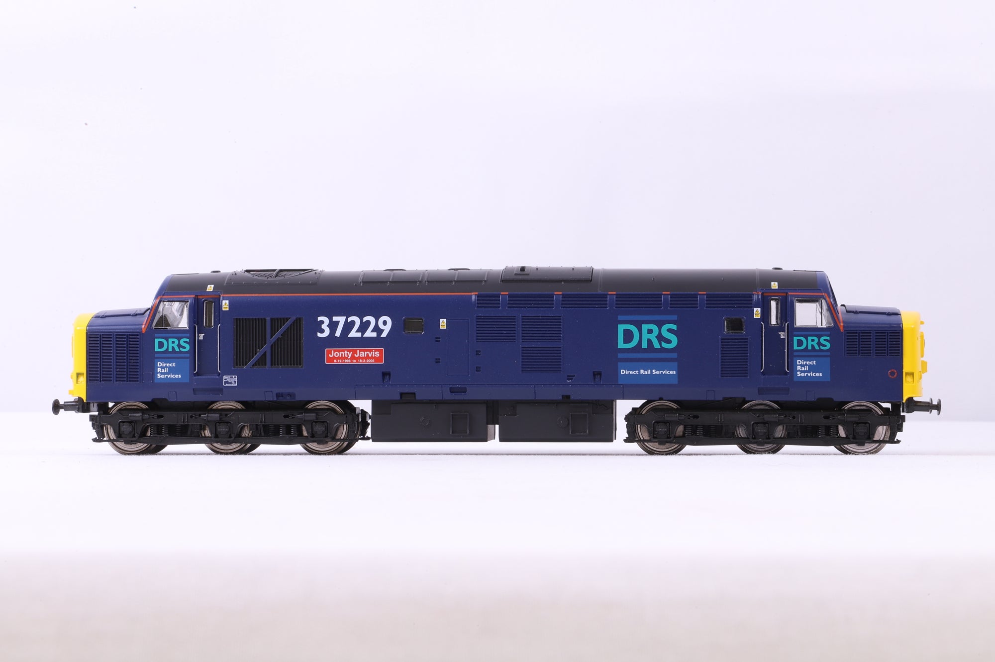 ViTrains OO V2028 Class 37 '37229' Diesel Locomotive DRS