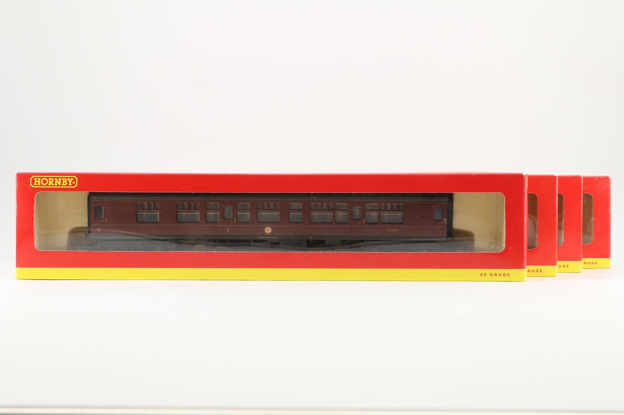 Hornby OO Rake of 4 Mk1s in BR(M) Maroon