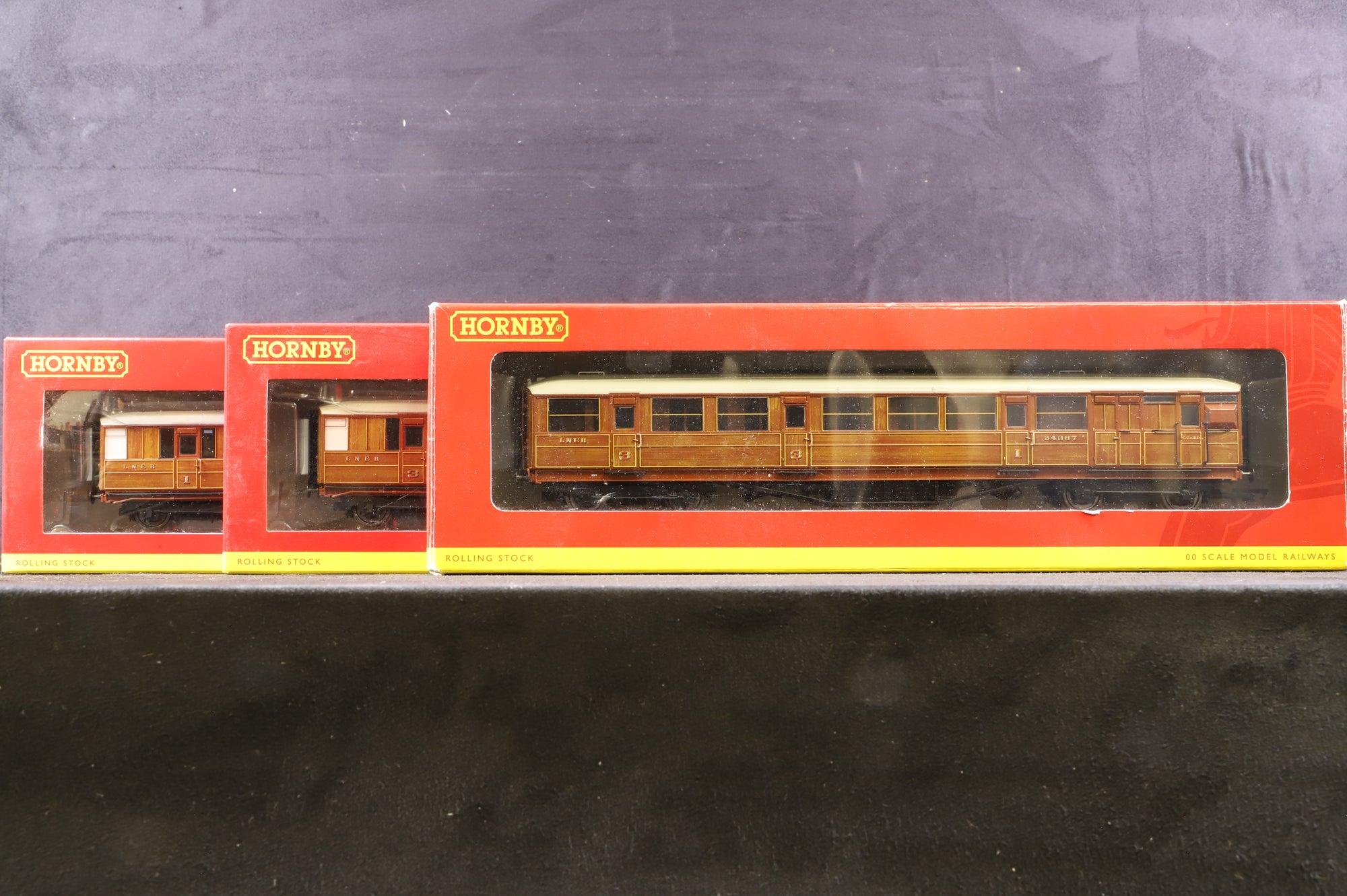 Hornby OO Rake of 3 LNER 61ft 6in Corridor Coaches, Inc. R4170 & R4827, R4828