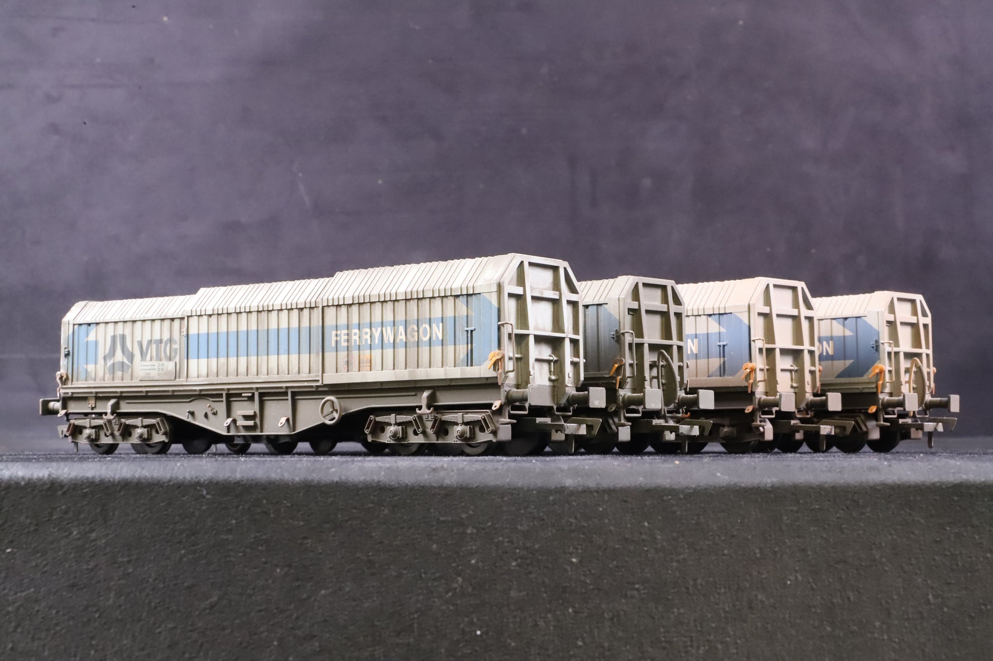 Dapol OO Rake of 4 Telescopic Steel Hood Wagons, Tiphook Rail, Inc. B747B, B747F & 2 x B747G, Heavily Weathered