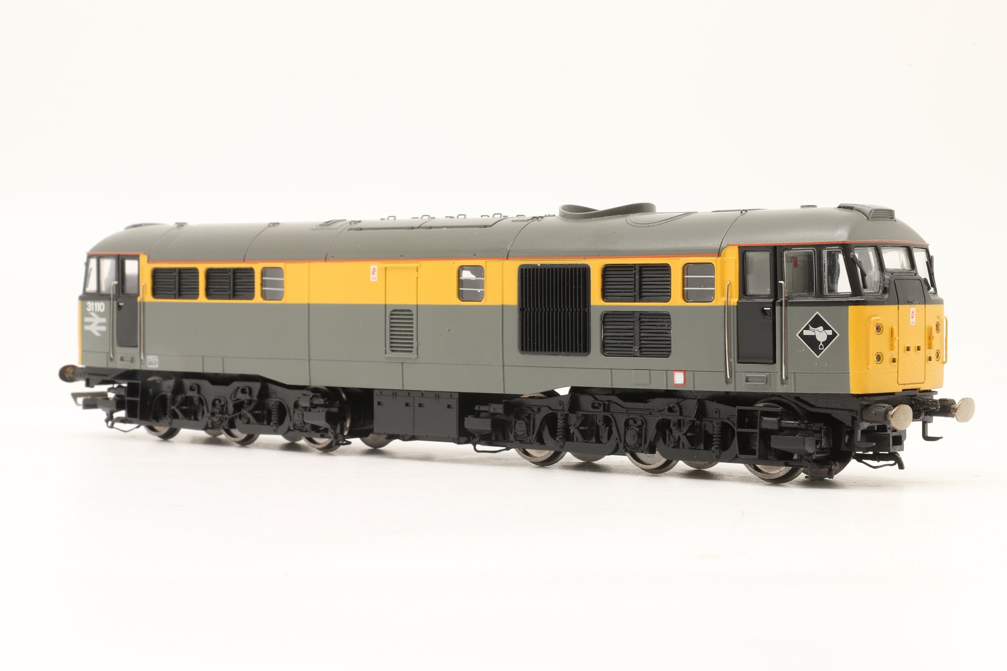 WORKSHOP Hornby OO R2421 Class 31 31110 in BR Engineers 'Dutch'