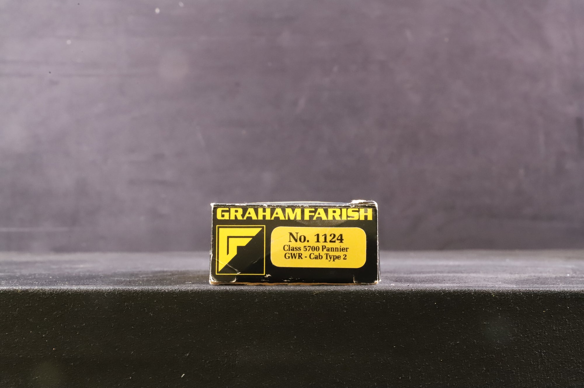 Graham Farish N Gauge 1124 Class 5700 Pannier Tank in GWR Green w/ Cab Type 2