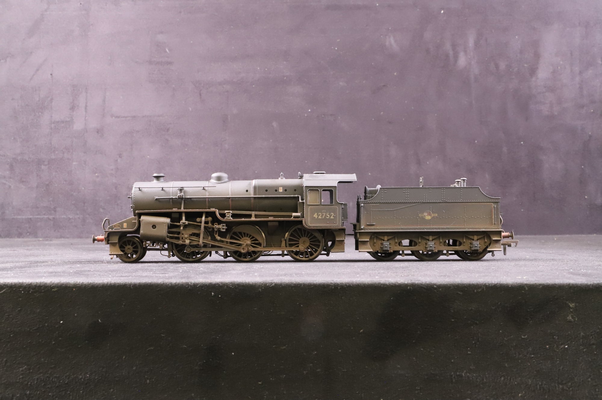 Bachmann OO 32-176 2-6-0 Crab '42765' BR Lined Balck E/C With Coal Rail Weathered
