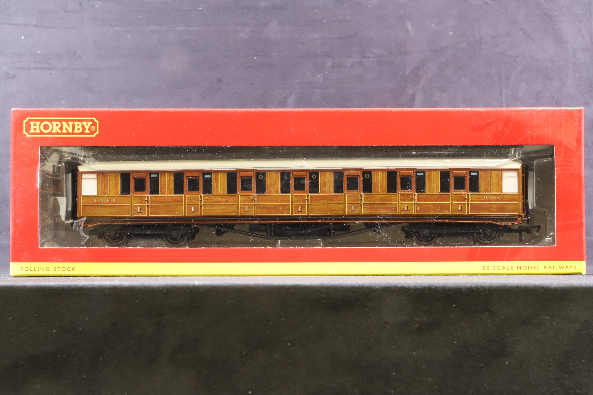 Hornby OO Rake of 3 LNER 61ft 6in Corridor Coaches, Inc. R4170 & R4827, R4828