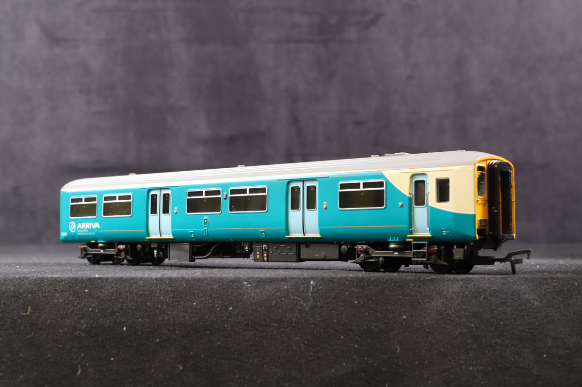 Bachmann OO 32-935 Class 150/2 DMU 2 Car Arriva Trains, DCC Fitted