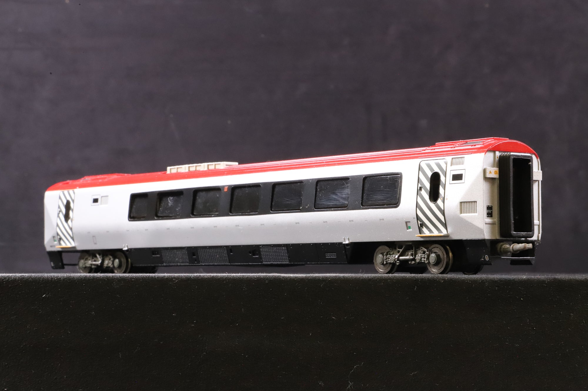 WORKSHOP Bachmann OO 30-600 Bachmann 220 Voyager 3 Car DMU in Virgin Trains Livery
