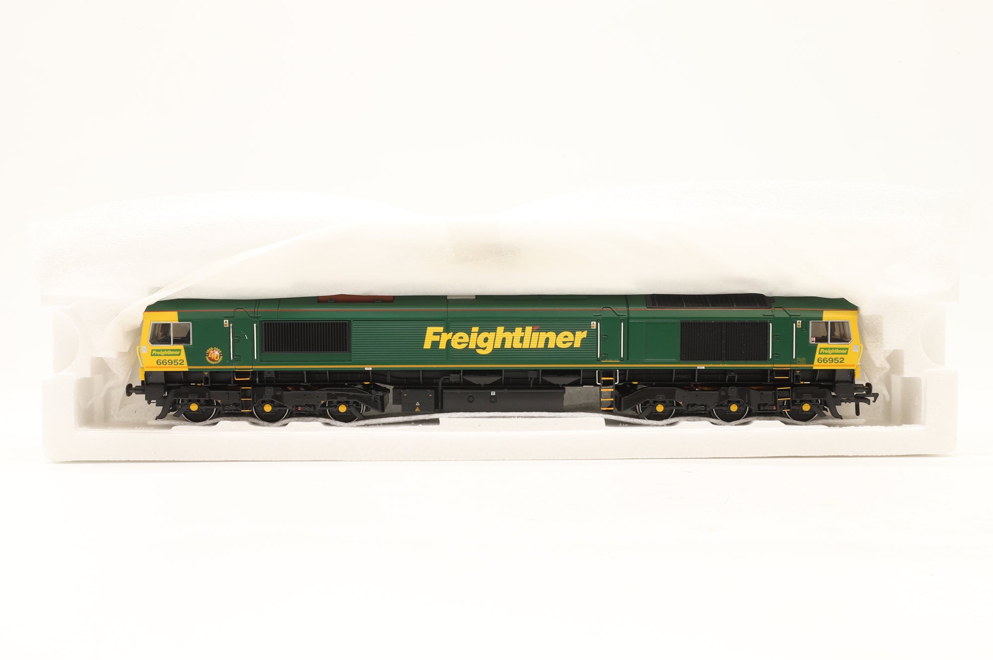 Bachmann OO 32-975 Class 66/9 66952 in Freightliner Livery