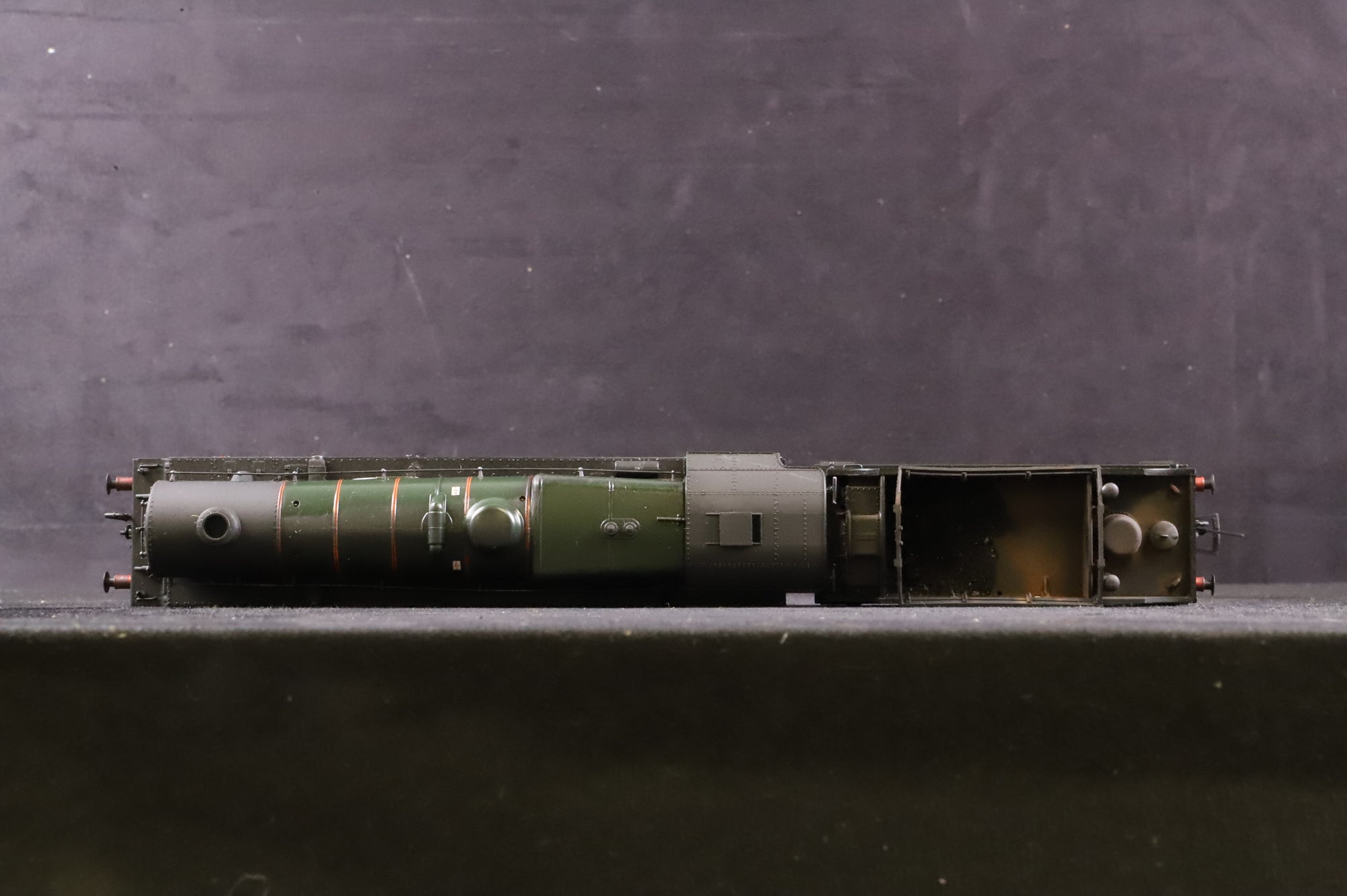 Bachmann OO Jubilee Class '45587' 'Baroda' BR Green L/C Fowler Tender Weathered