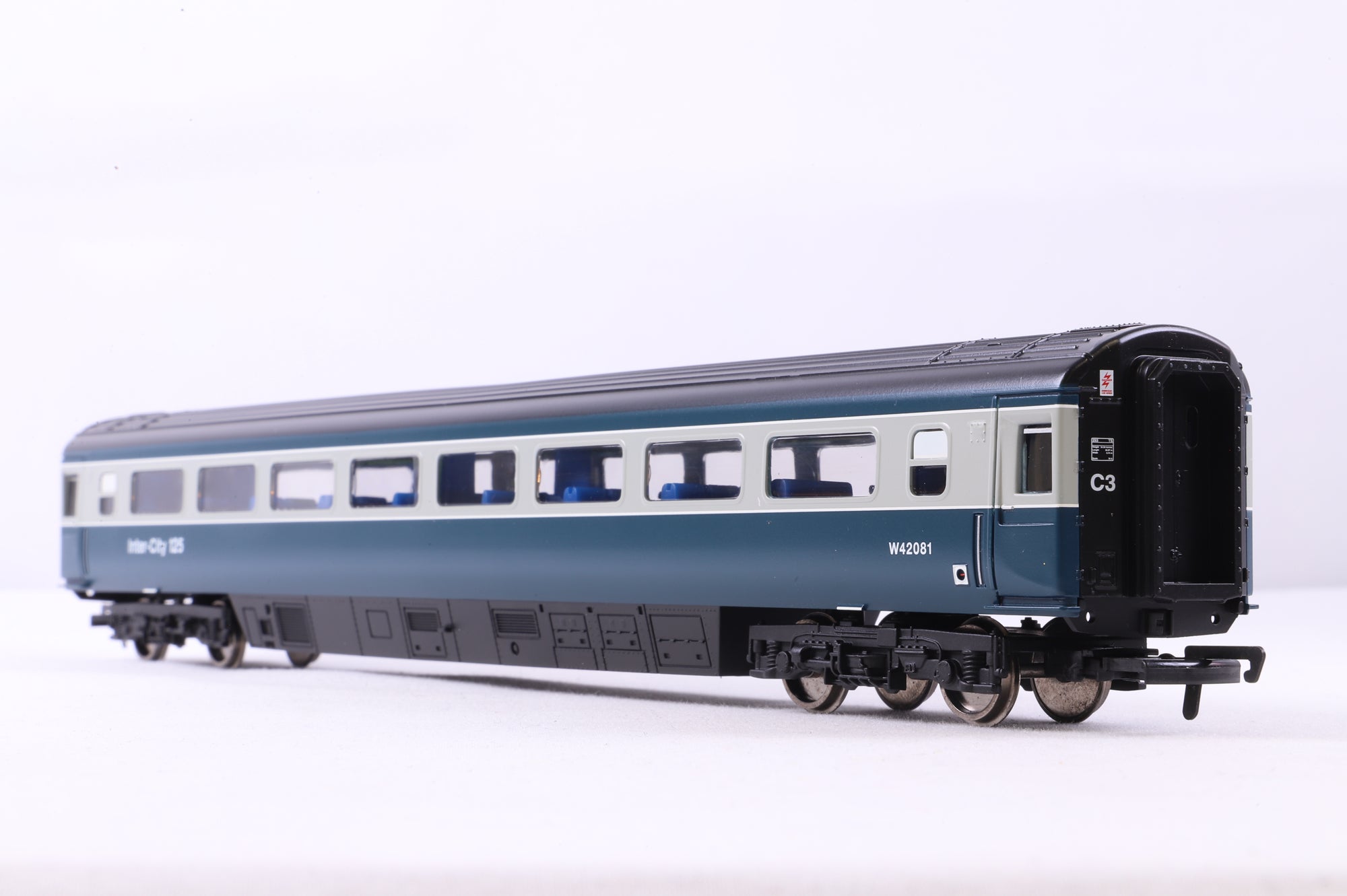 Hornby OO R2701 Class 43 HST Set & 4x Mk3s in BR Inter-City 125 Blue/Grey Liveries
