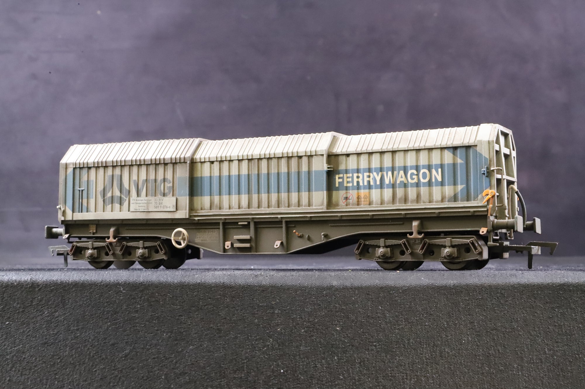 Dapol OO Rake of 4 Telescopic Steel Hood Wagons, Tiphook Rail, Inc. B747B, B747F & 2 x B747G, Heavily Weathered