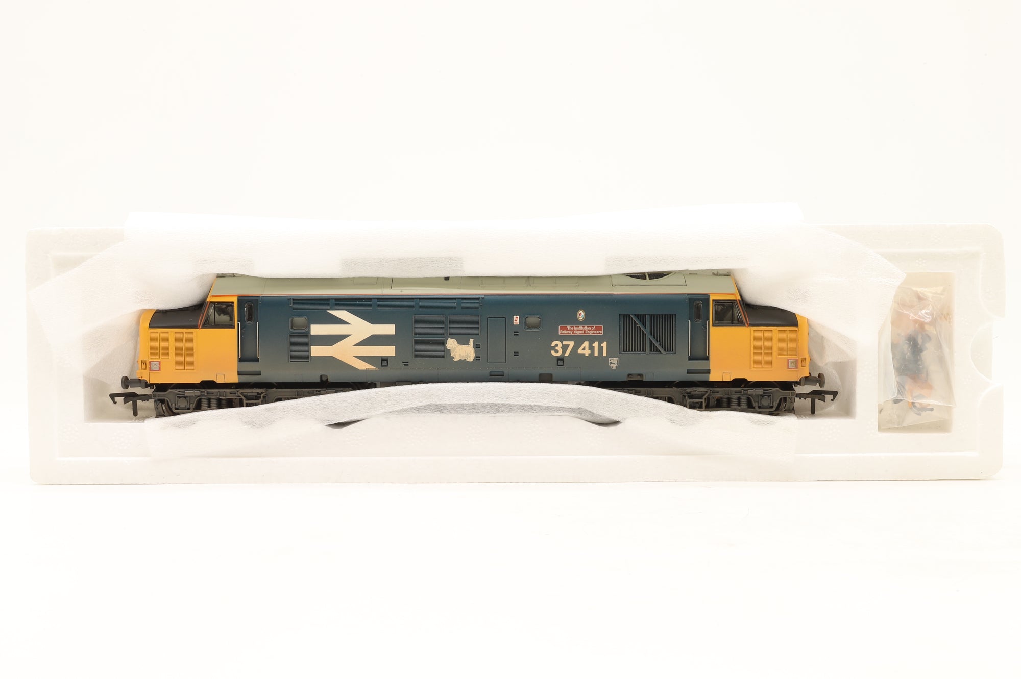 Bachmann OO 32-375X Class 37/4 37411 'The Institution of Railway Signal Engineers' in BR Large Logo Blue – Weathered