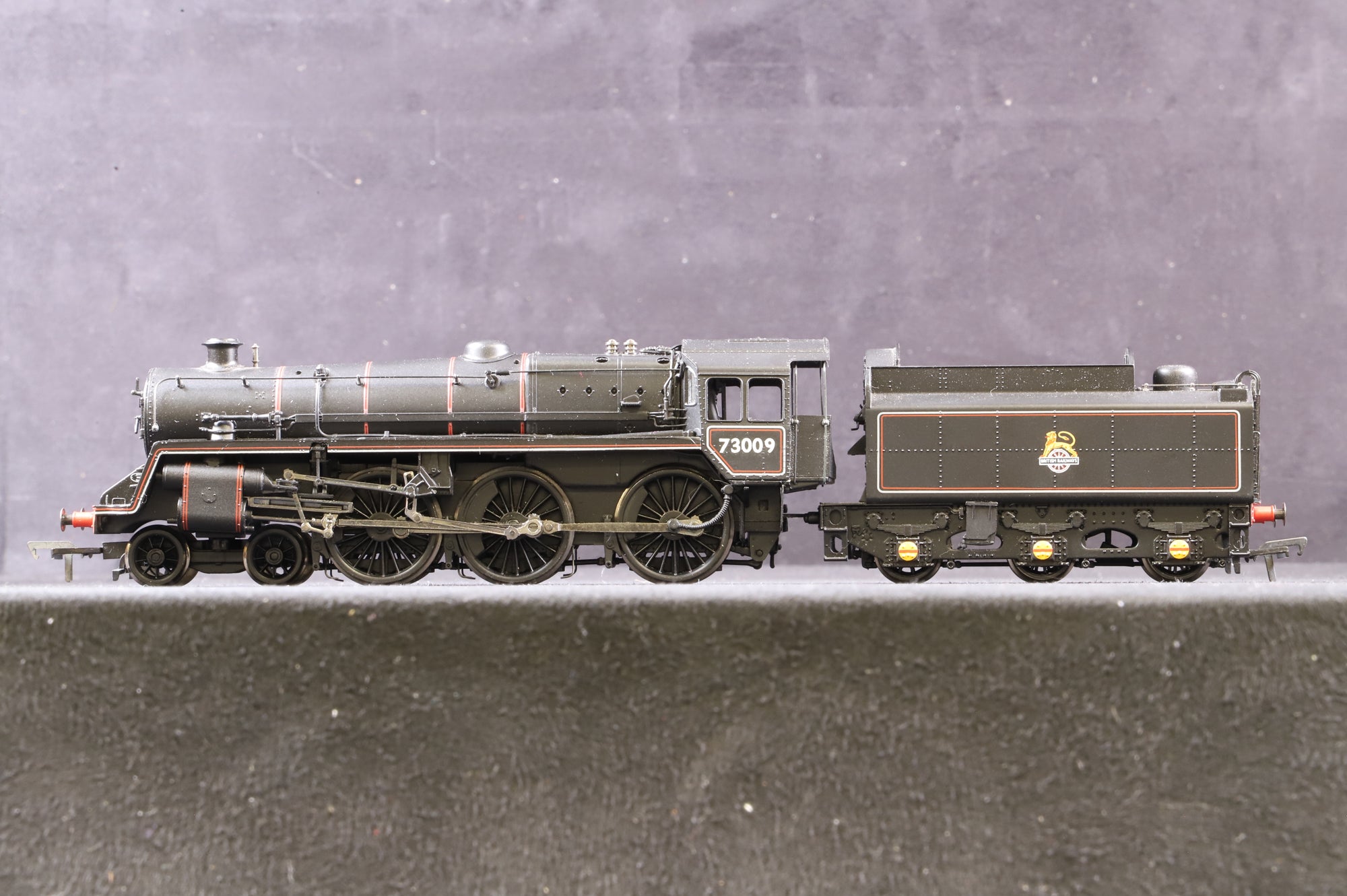 Bachmann OO 32-503 Standard Class 5MT '73030' BR Black E/C BR1 Tender W/H Pump
