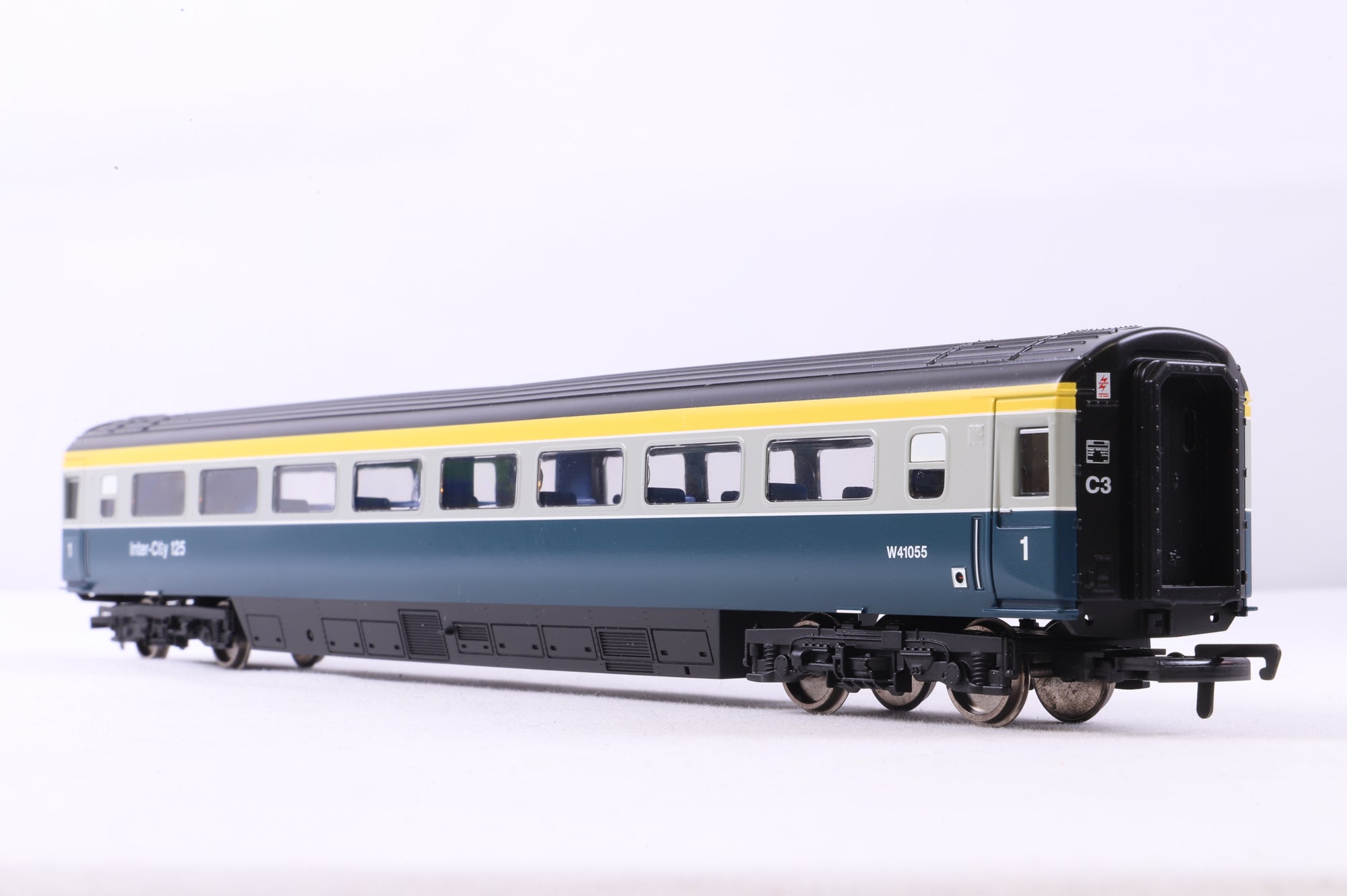 Hornby OO R2701 Class 43 HST Set & 4x Mk3s in BR Inter-City 125 Blue/Grey Liveries