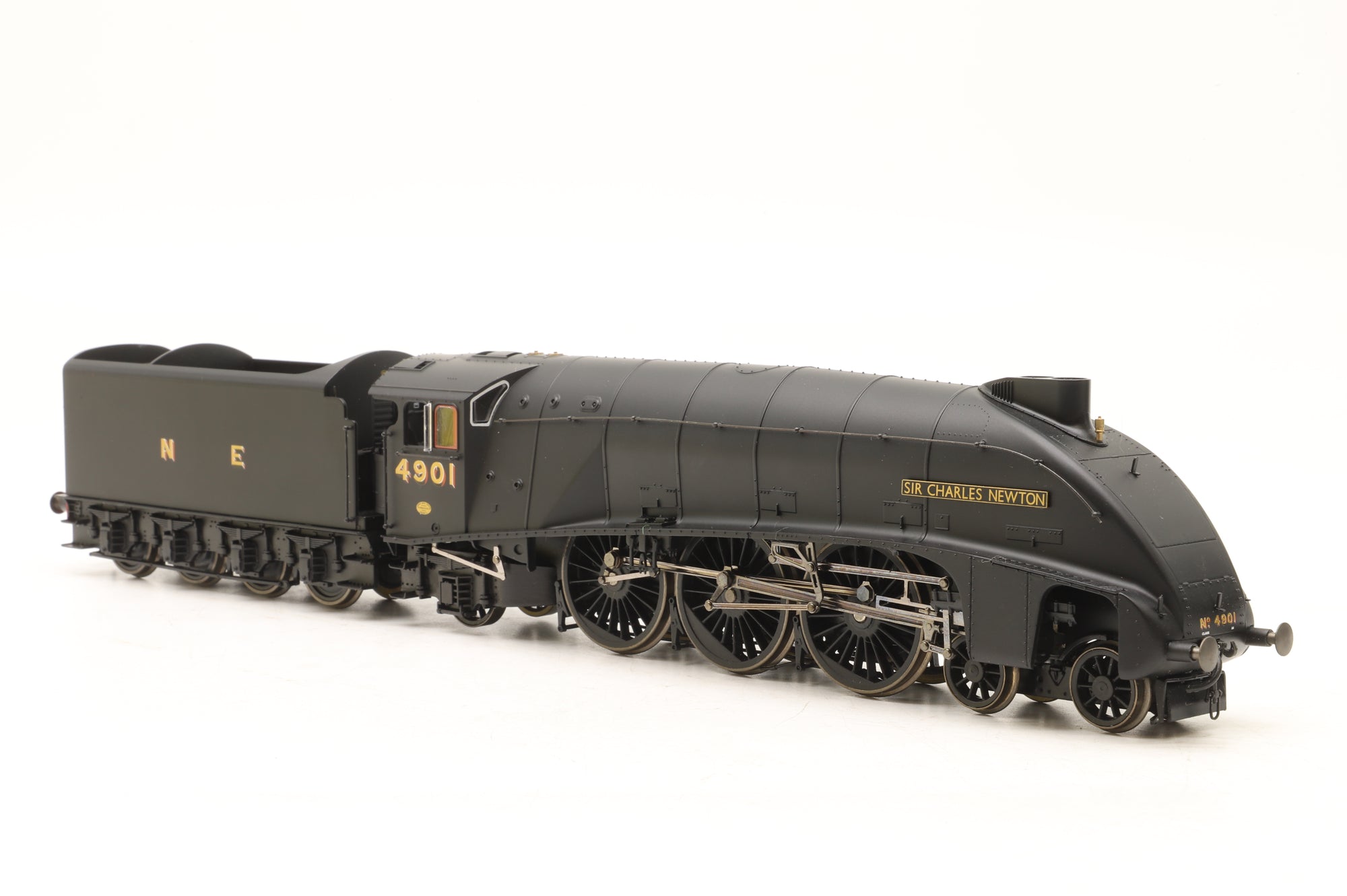 Hornby OO R2338 Class A4 '4901' 'Charles H. Newton' Wartime Black
