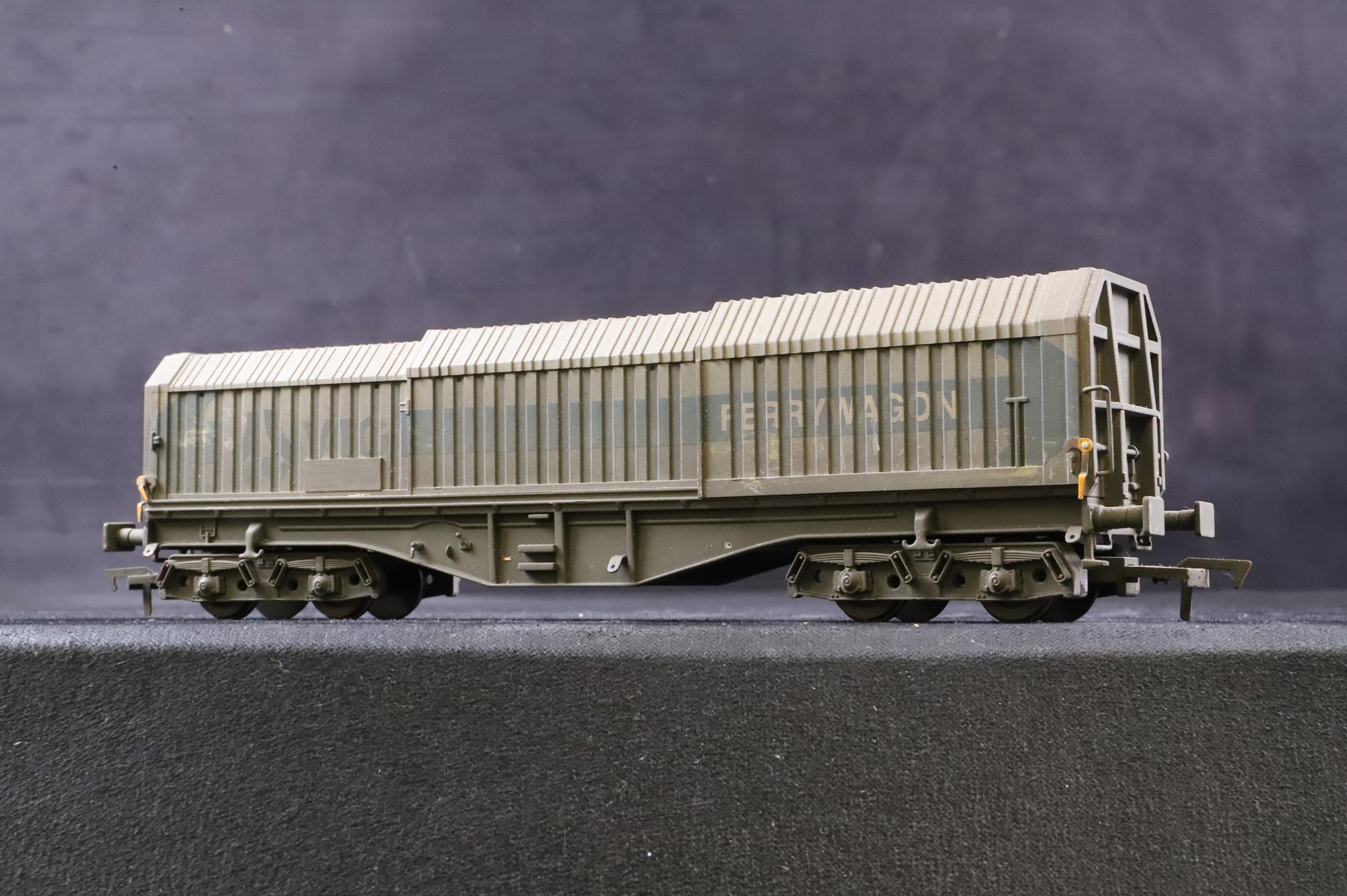 Dapol OO Rake of 4 Telescopic Steel Hood Wagons, Tiphook Rail, Inc. B747B, B747F & 2 x B747G, Heavily Weathered