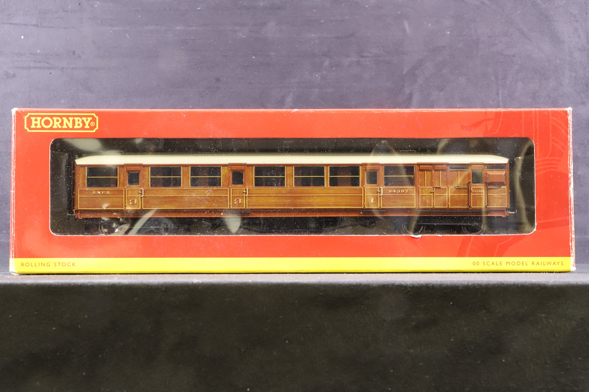 Hornby OO Rake of 3 LNER 61ft 6in Corridor Coaches, Inc. R4170 & R4827, R4828