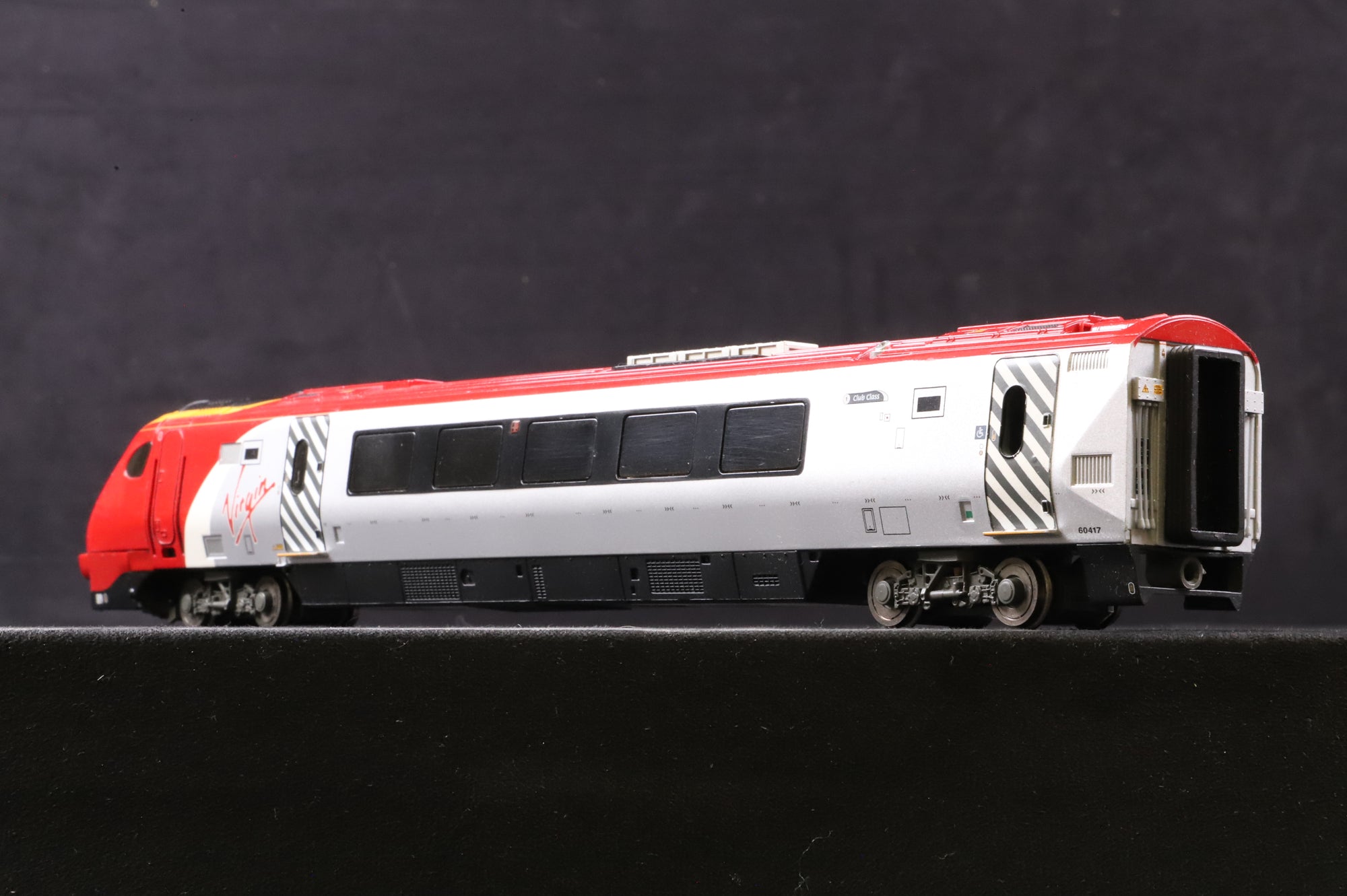 WORKSHOP Bachmann OO 30-600 Bachmann 220 Voyager 3 Car DMU in Virgin Trains Livery