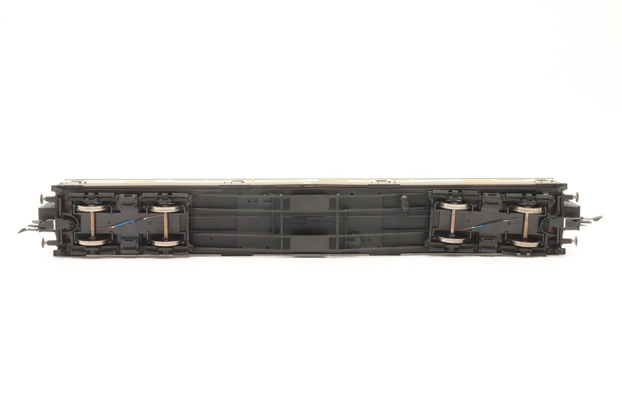 Hornby OO Rake of 6 GWR Chocolate & Cream Coaches, DCC Controlled Lights