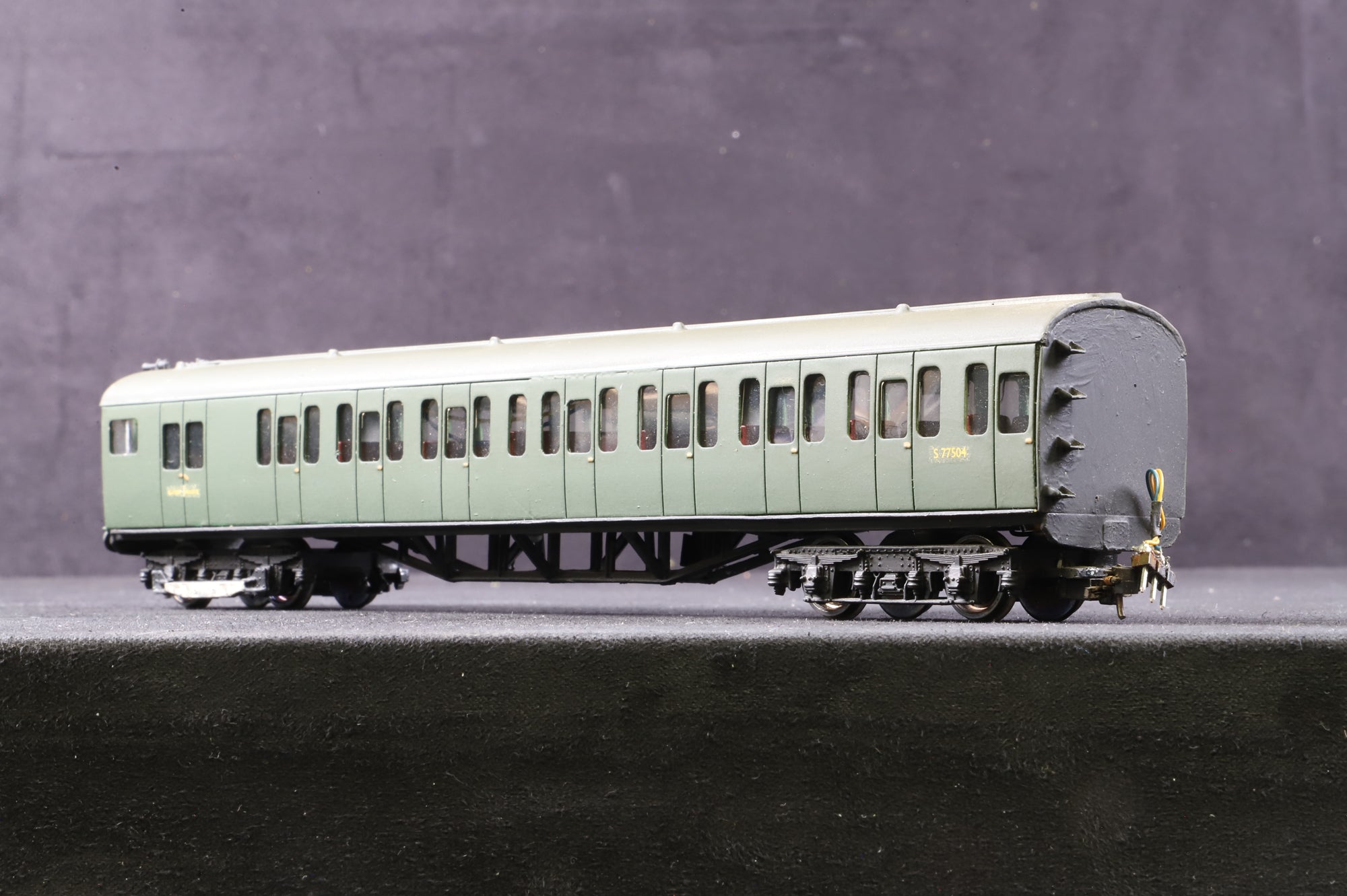 DC Kits OO Kit Built BR(S) EMU BR Green DCC Fitted