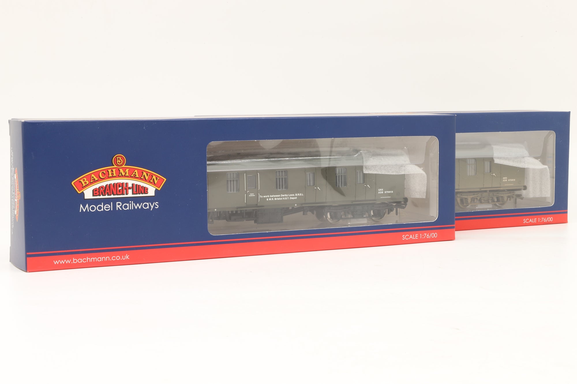 Bachmann OO Rake Of 2 BR Mk1 (Ex) BG Departmental Oliver Green Coaches Inc. 39-185 & 39-186 (Weathered)