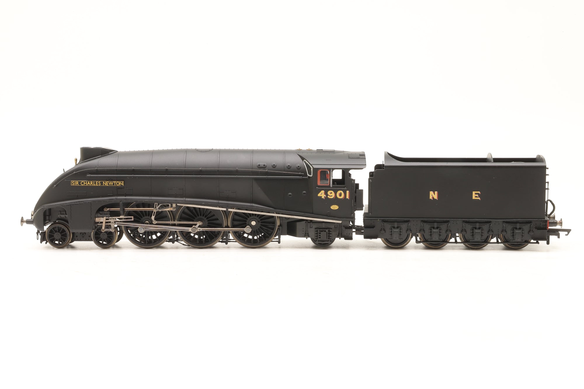 Hornby OO R2338 Class A4 '4901' 'Charles H. Newton' Wartime Black