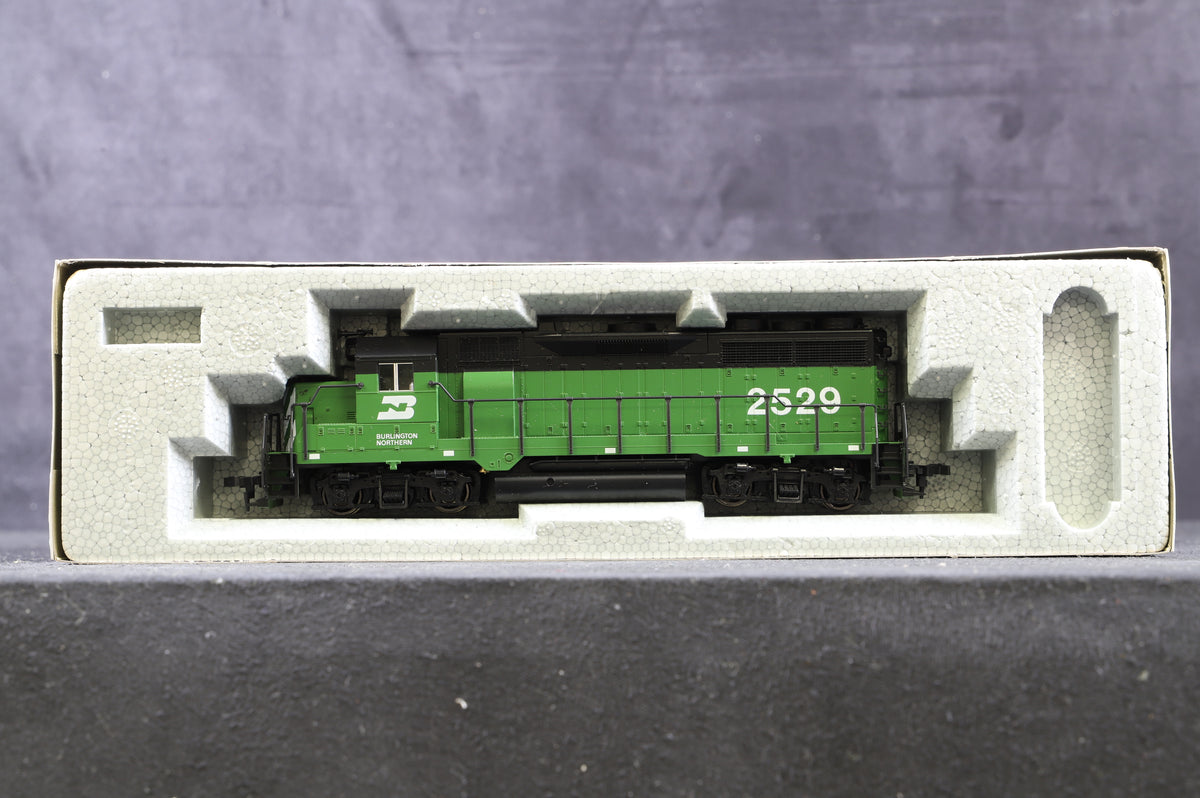 Kato HO 37-043 EMD GP35 Diesel Locomotive Burlington Northern &#39;2529&#39;