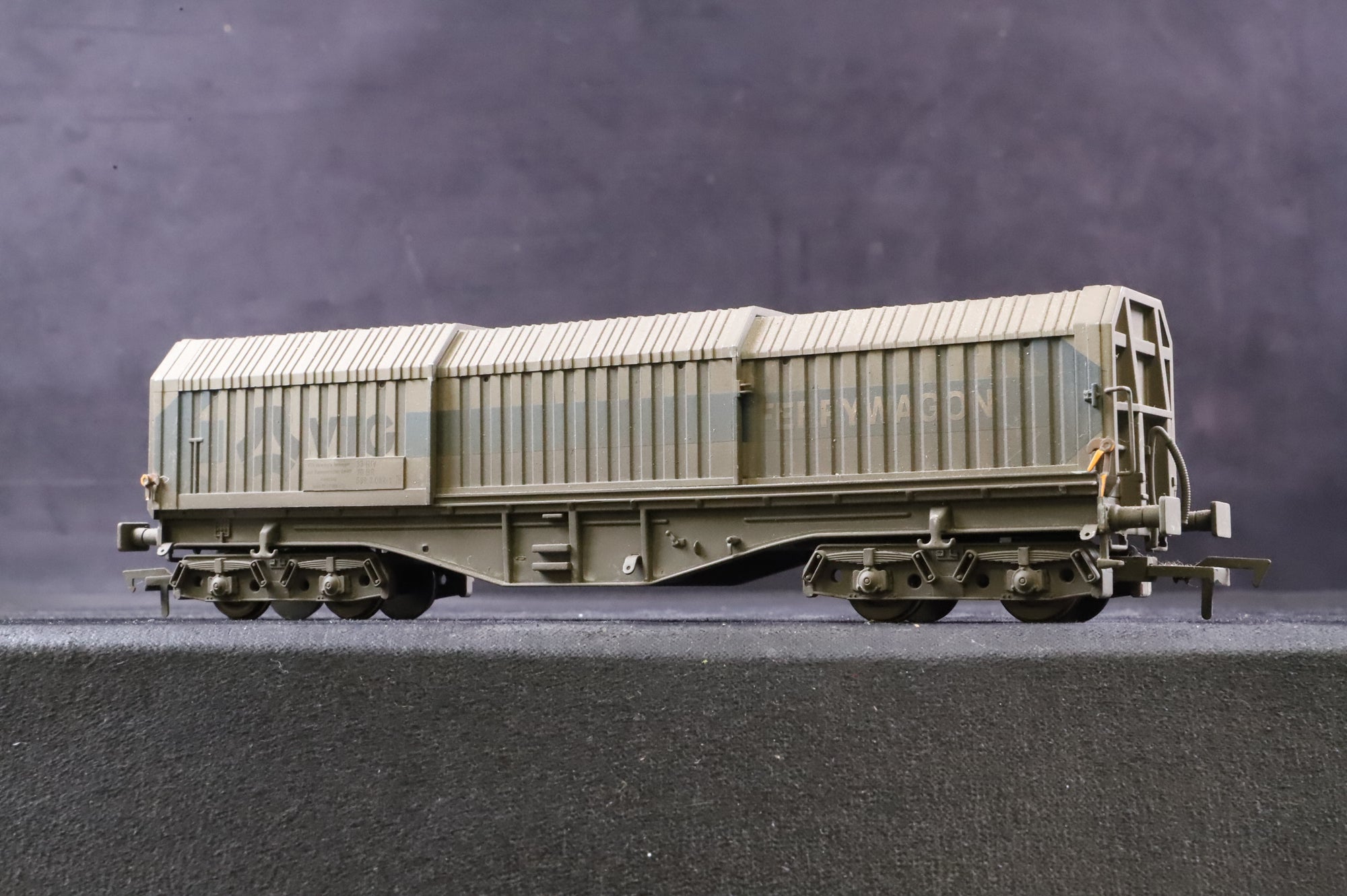 Dapol OO Rake of 4 Telescopic Steel Hood Wagons, Tiphook Rail, Inc. B747B, B747F & 2 x B747G, Heavily Weathered