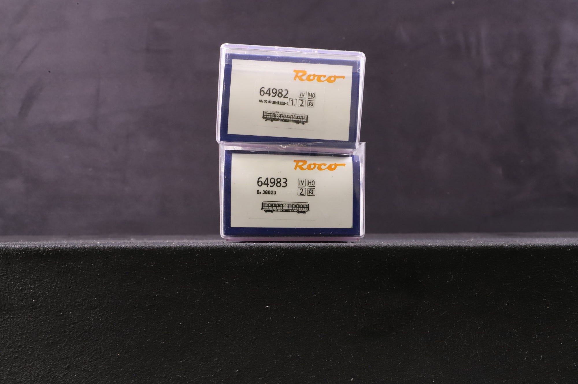 Roco HO Pair of FS Passenger Coaches, Inc. 64982 1/2 Kl. Coach & 64983 2 Kl. Coach