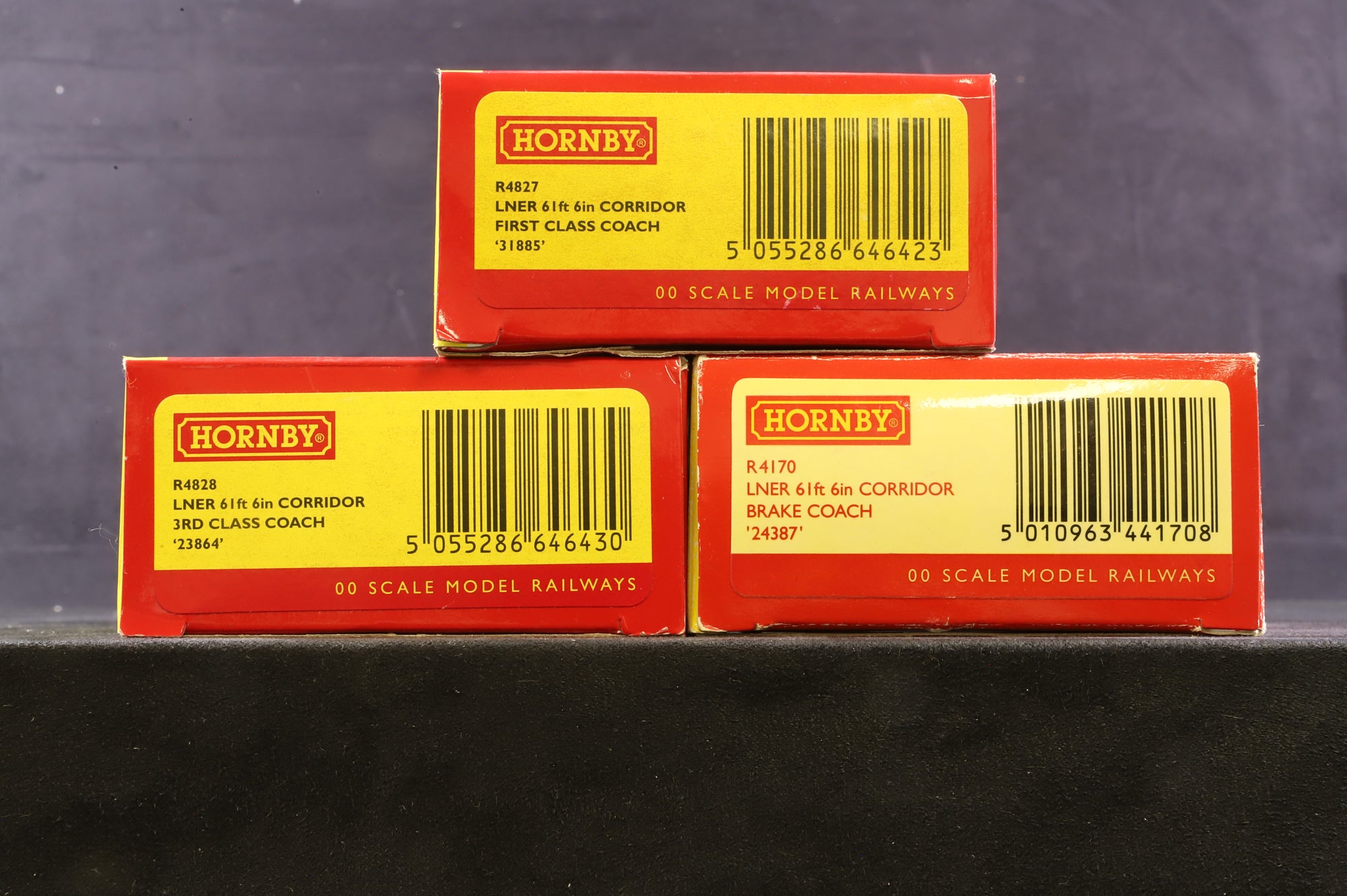 Hornby OO Rake of 3 LNER 61ft 6in Corridor Coaches, Inc. R4170 & R4827, R4828