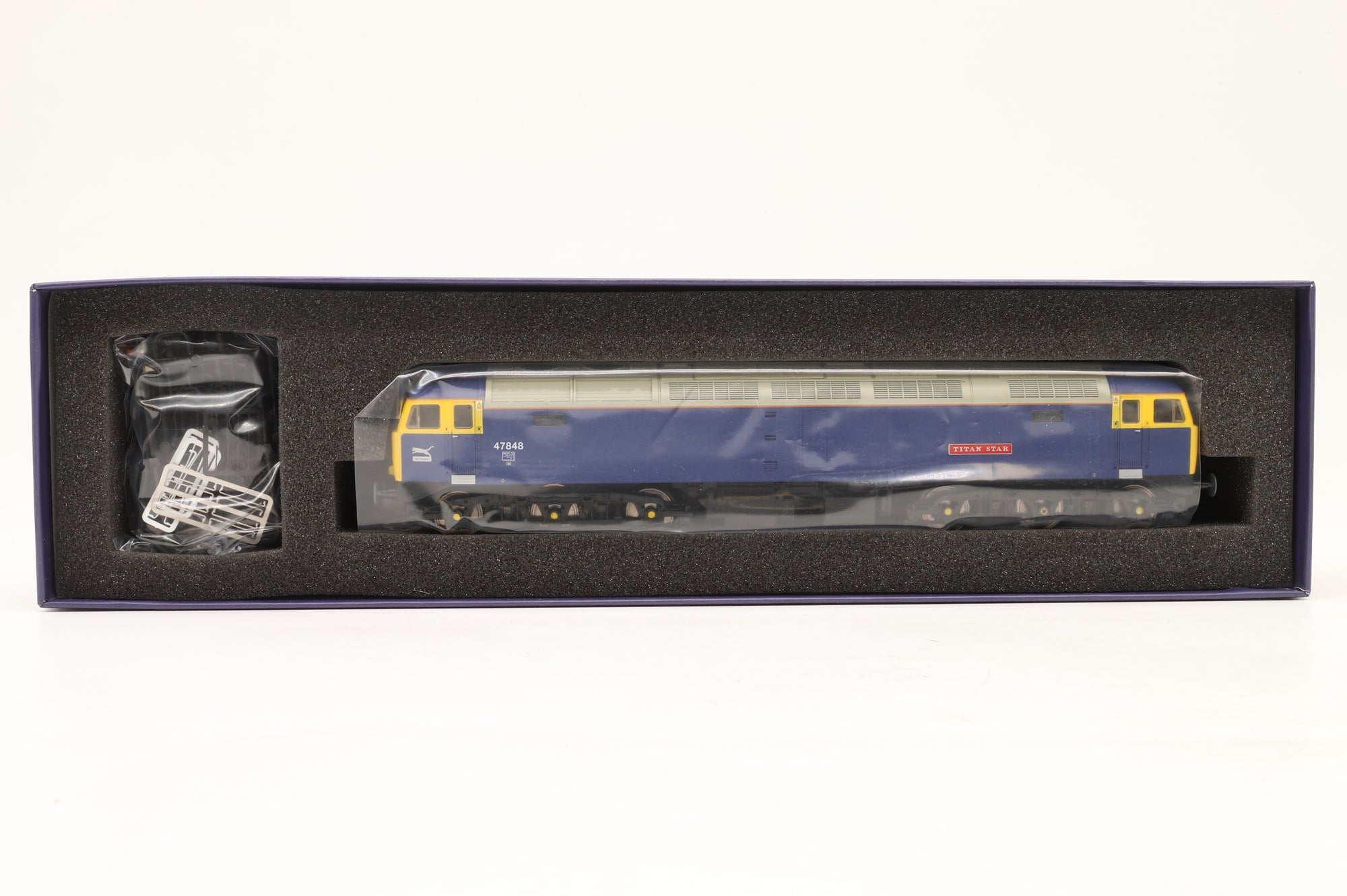ViTrains OO V2086 Class 47 47848 'Titan Star' in Riviera Trains Blue