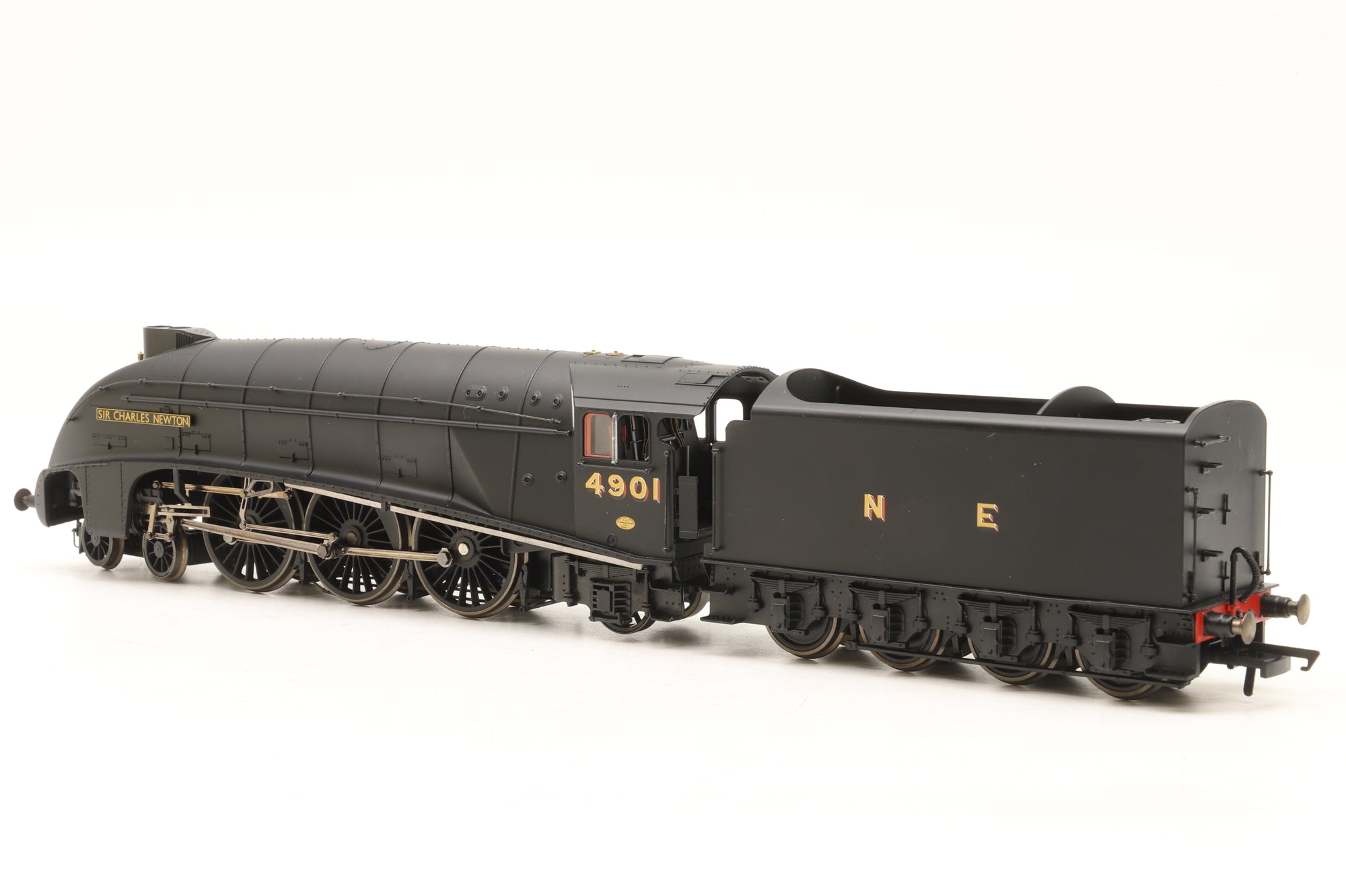 Hornby OO R2338 Class A4 '4901' 'Charles H. Newton' Wartime Black