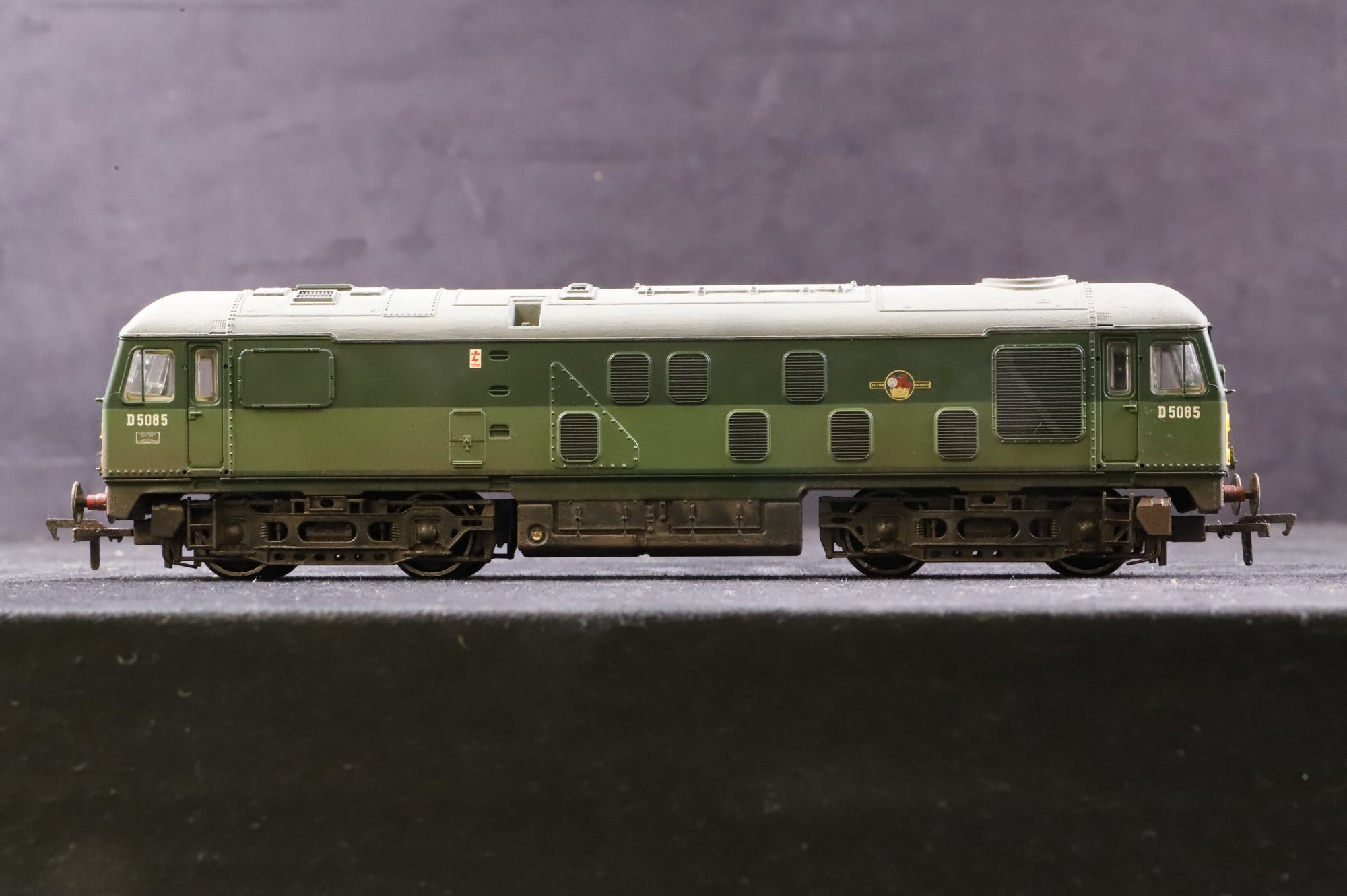 WORKSHOP Bachmann OO 32-427 Class 24 Derby 'D5085' Two Tone Green Weathered