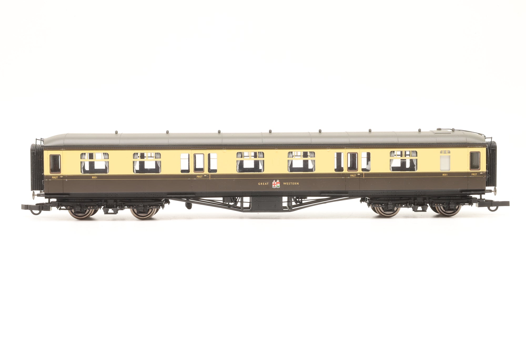 Hornby OO Rake of 6 GWR Chocolate & Cream Coaches, DCC Controlled Lights