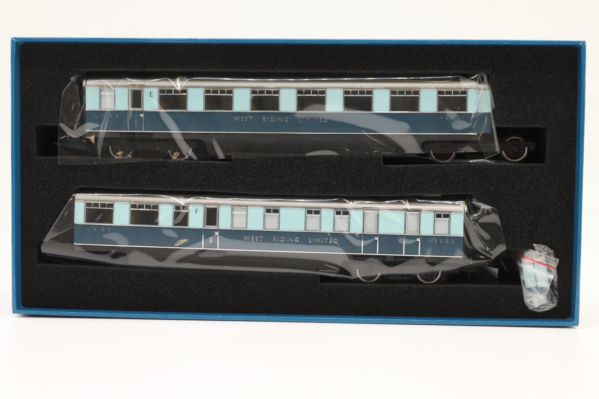 Hornby OO R40479 LNER West Riding Limited Coach Pack