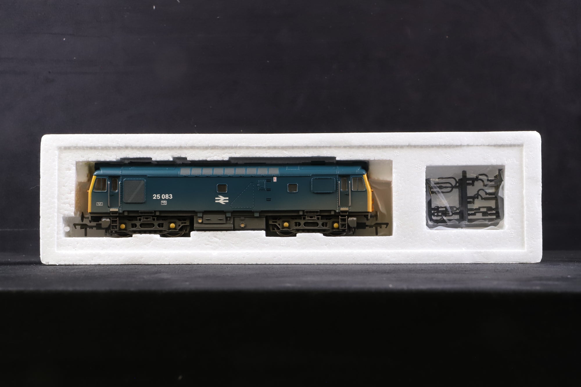 Bachmann OO 32-412 Class 25/2 25083 in BR Blue - Weathered