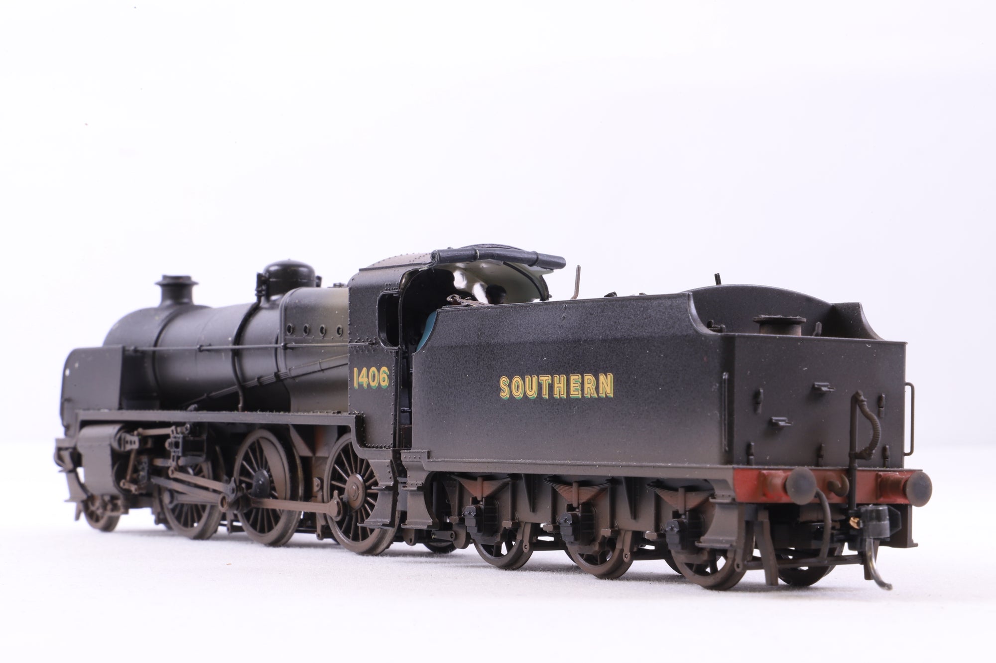 Bachmann OO 32-166 N Class No.1406 in SR Black w/ Sunshine Lettering - DCC Sound & TMC Weathered