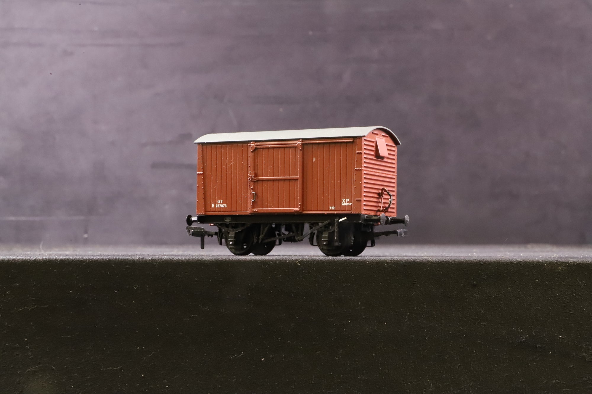 Bachmann OO Rake Of 5 Mixed BR Bauxite Vans