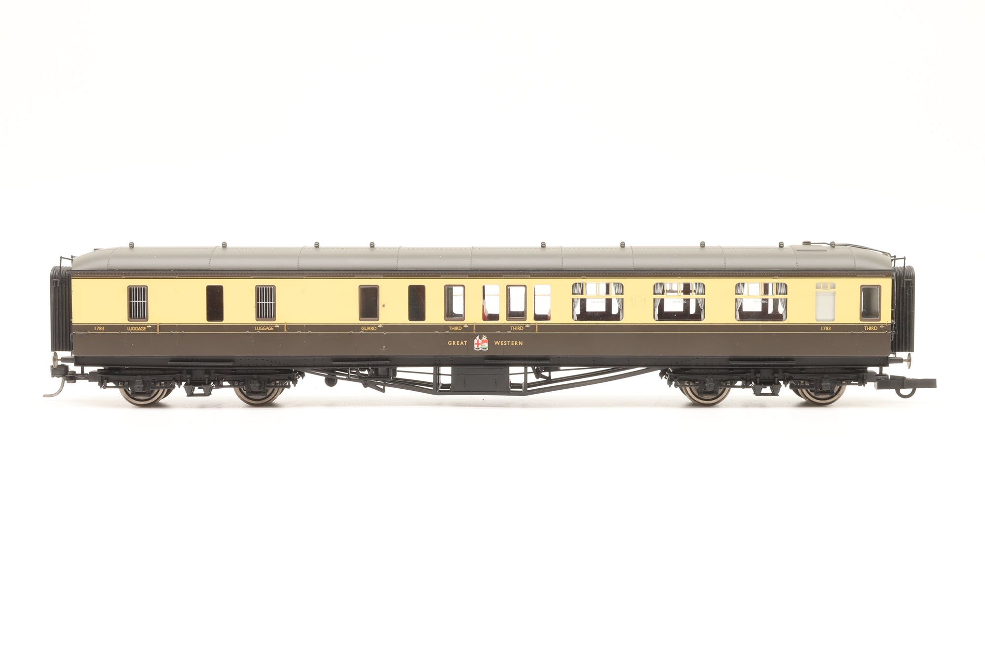 Hornby OO Rake of 6 GWR Chocolate & Cream Coaches, DCC Controlled Lights