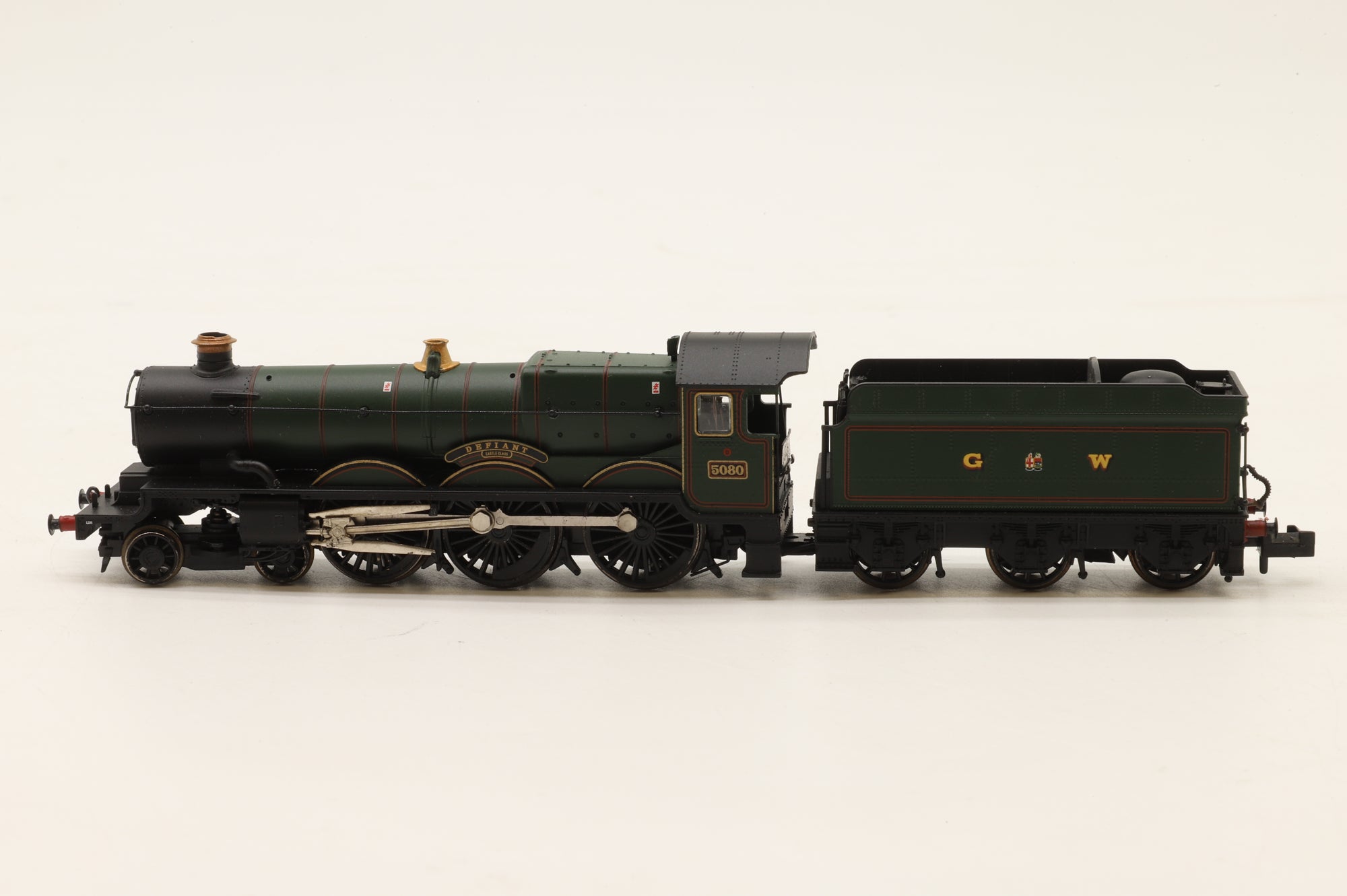 Graham Farish N 370-160 Castle Class '5080' 'Defiant' GWR Lined Green DCC Sound
