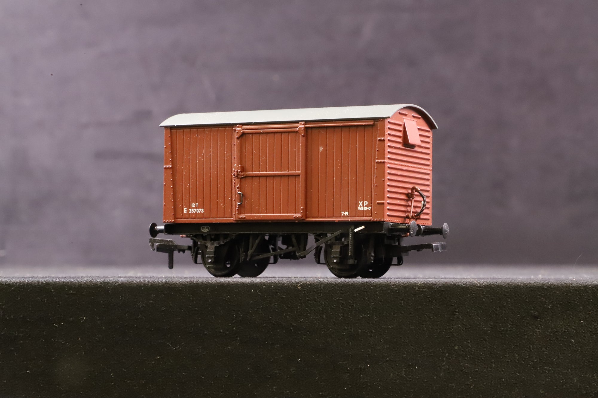 Bachmann OO Rake Of 5 Mixed BR Bauxite Vans
