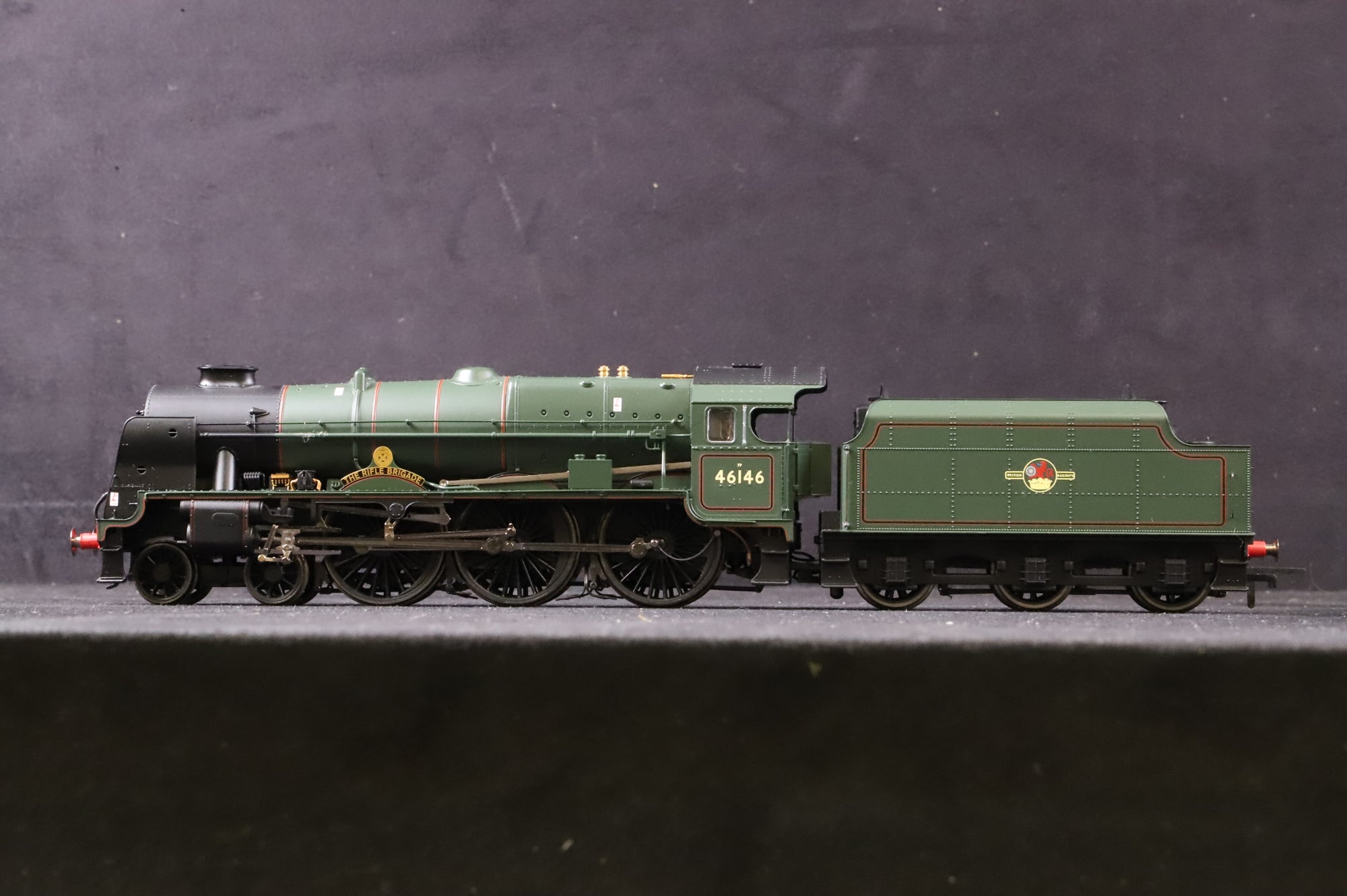 WORKSHOP Hornby OO R2630 Royal Scot Class 7P '46146' 'The Rifle Brigade' BR Green L/C Non Runner