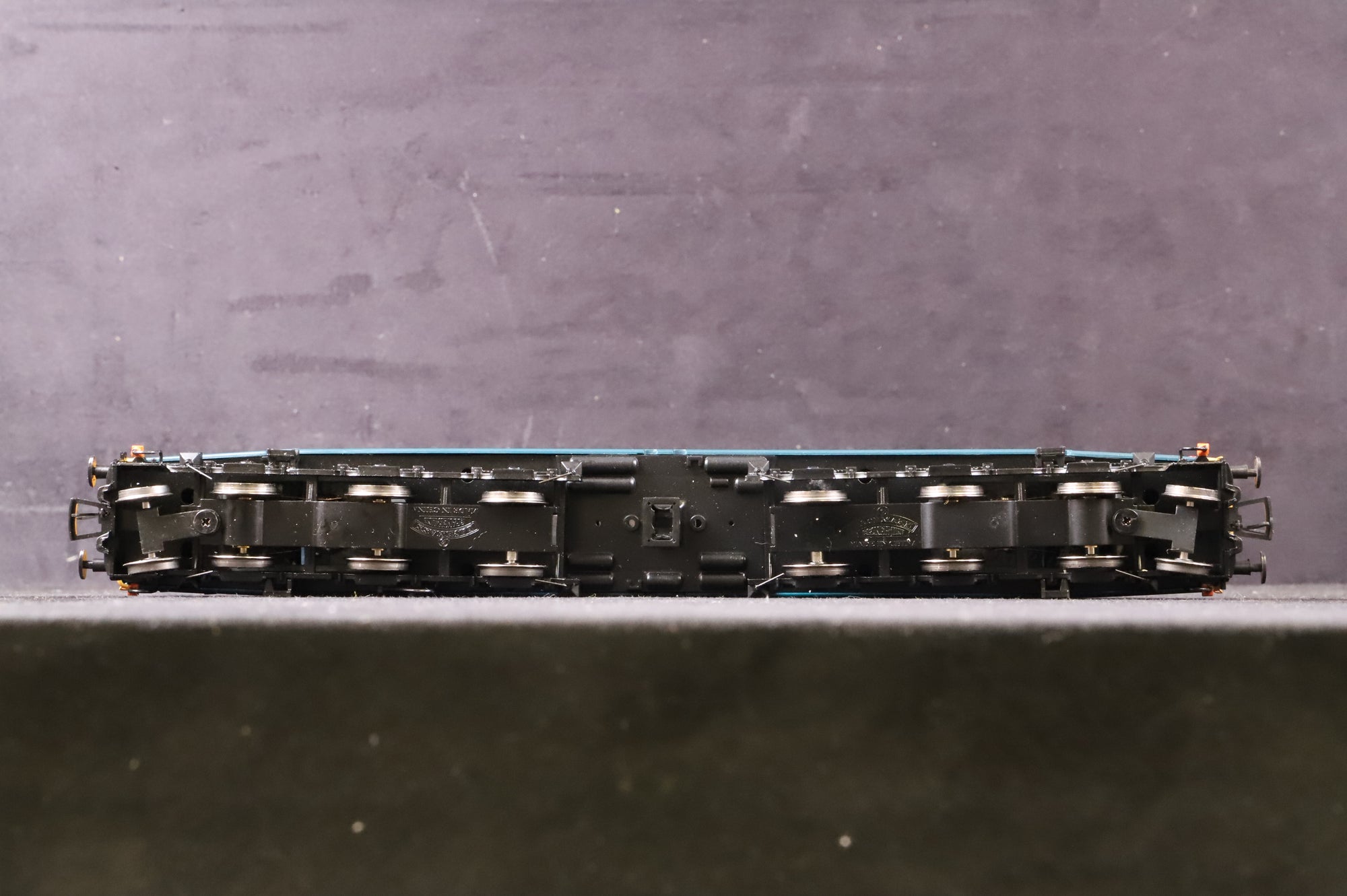 Bachmann OO 32-476  Class 40 '40075' Diesel Locomotive BR Blue Full Yellow Ends