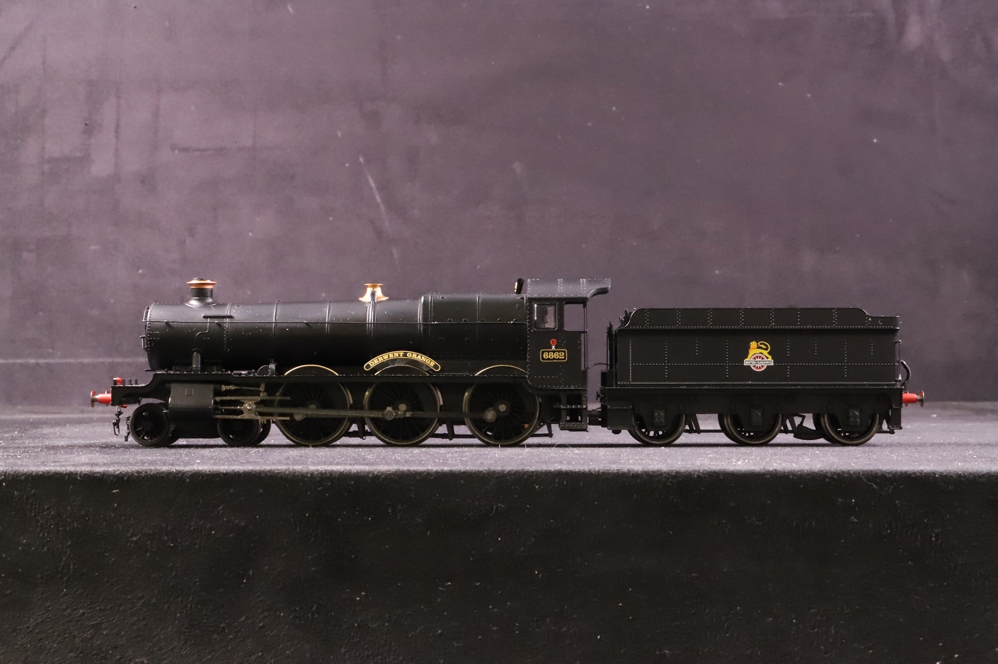 Hornby OO R2403 Grange Class 4-6-0 '6862' 'Derwent Grange' BR Black E/C