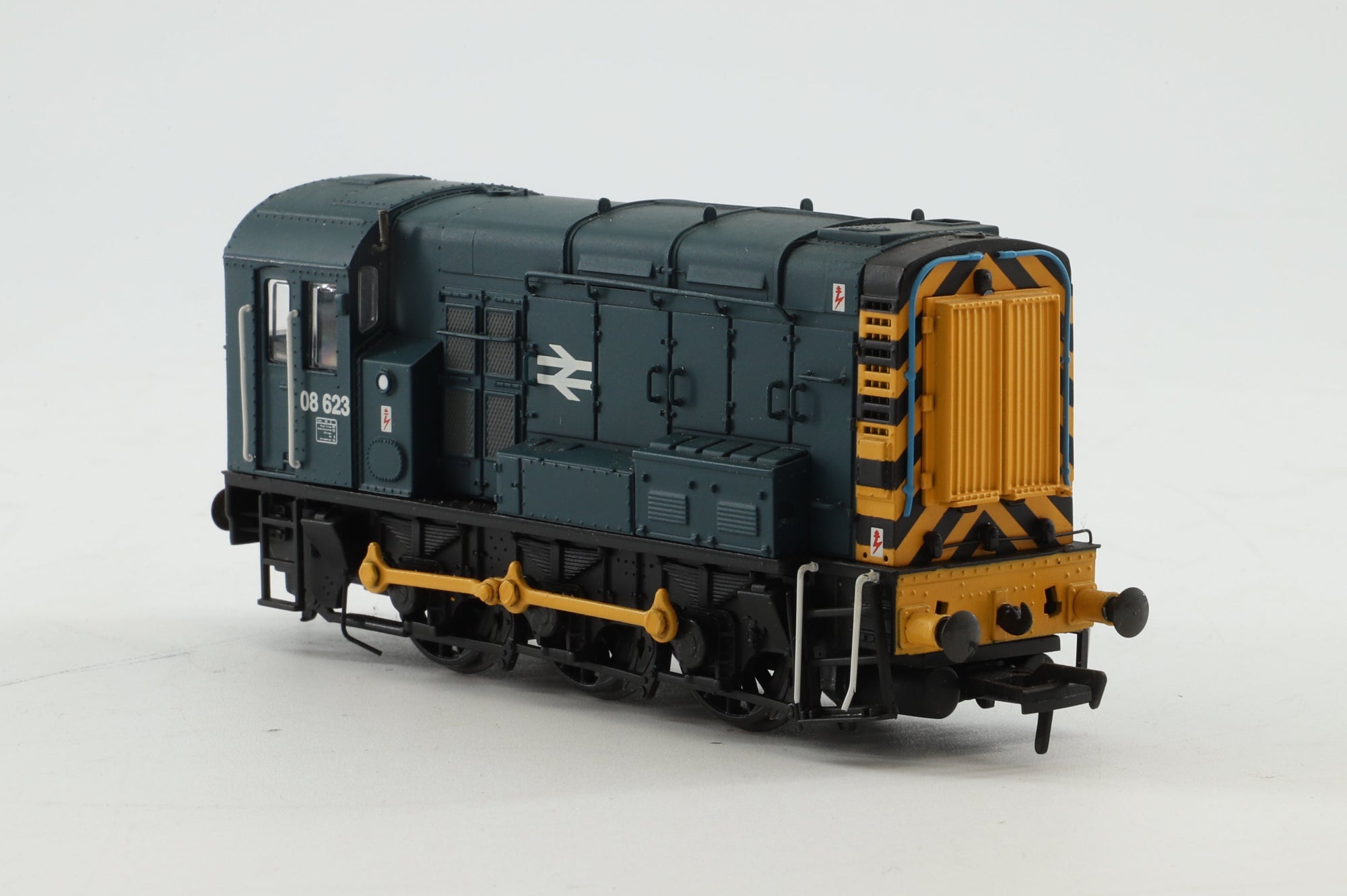 Bachmann OO 32-102 Class 08 08623 in BR Blue w/ Wasp Stripes