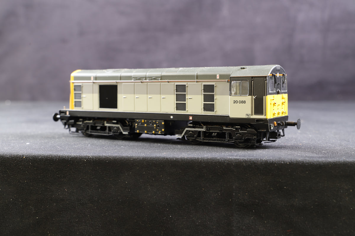 Bachmann OO 35-361 Class 20 &#39;20088&#39; Railfreight grey, DCC Fitted