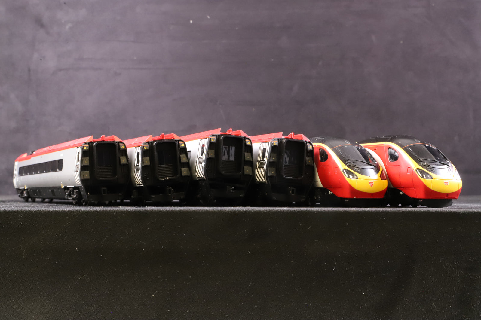 Hornby OO Virgin Pendolino 6 Car Set DCC Fitted
